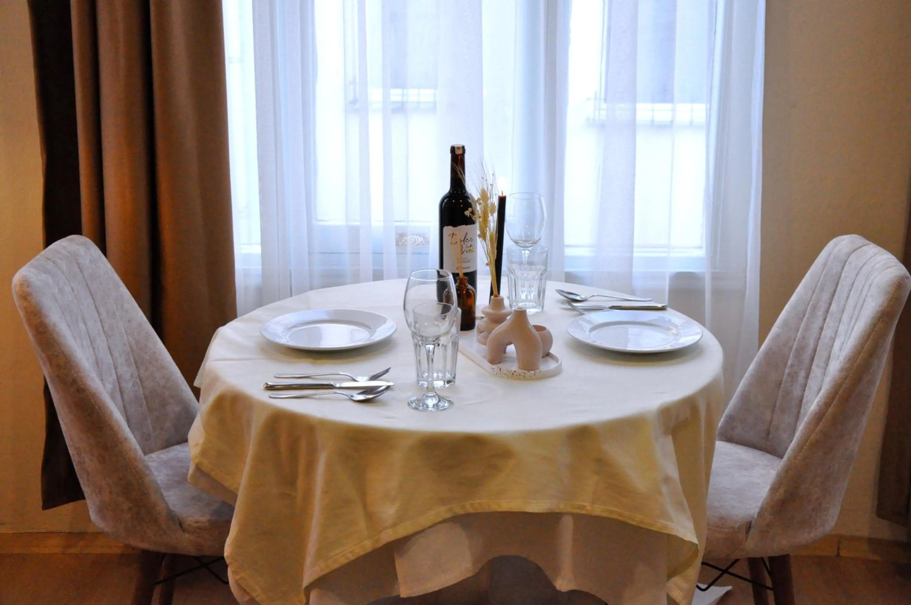 Dining area in Golden Door Hotel