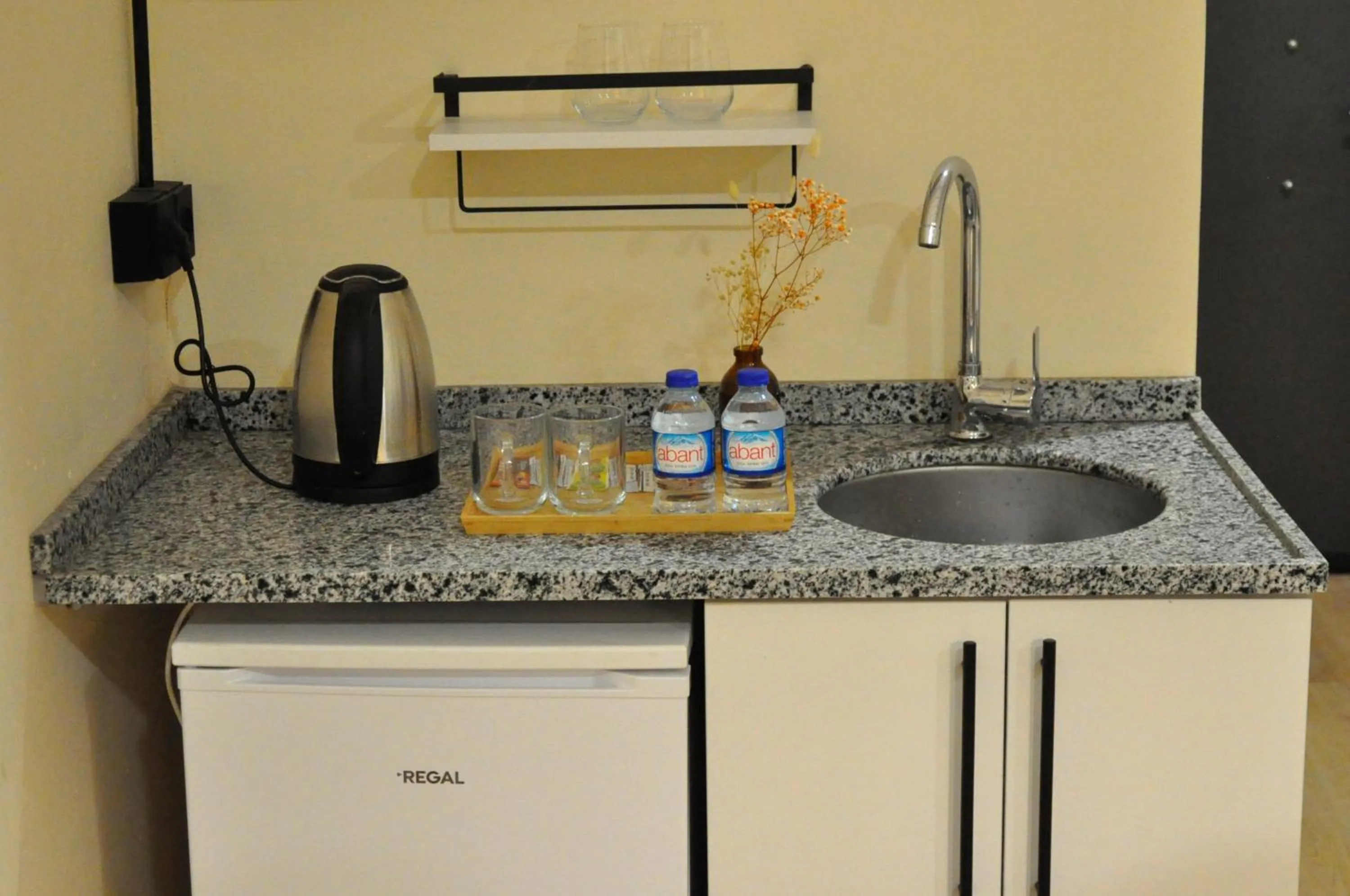 Kitchen or kitchenette in Golden Door Hotel