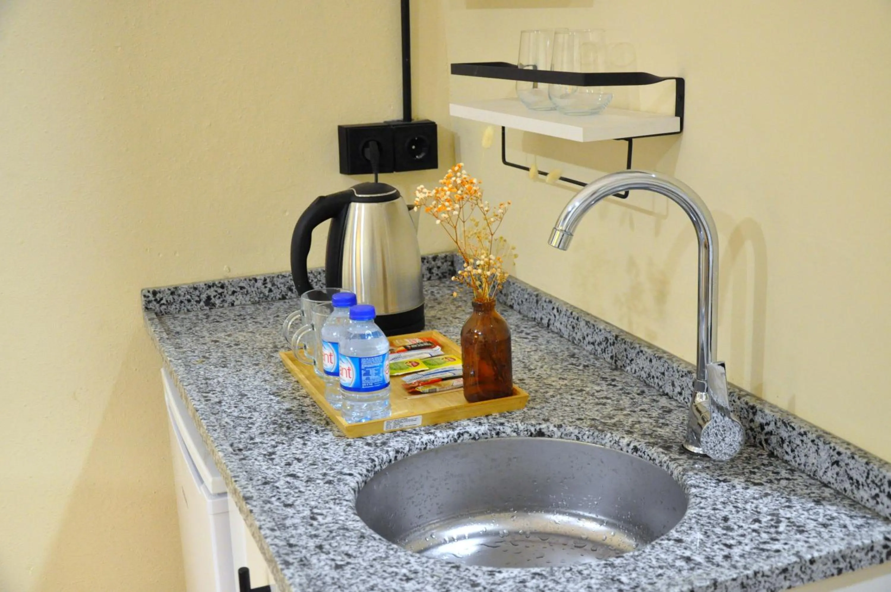 Kitchen or kitchenette in Golden Door Hotel