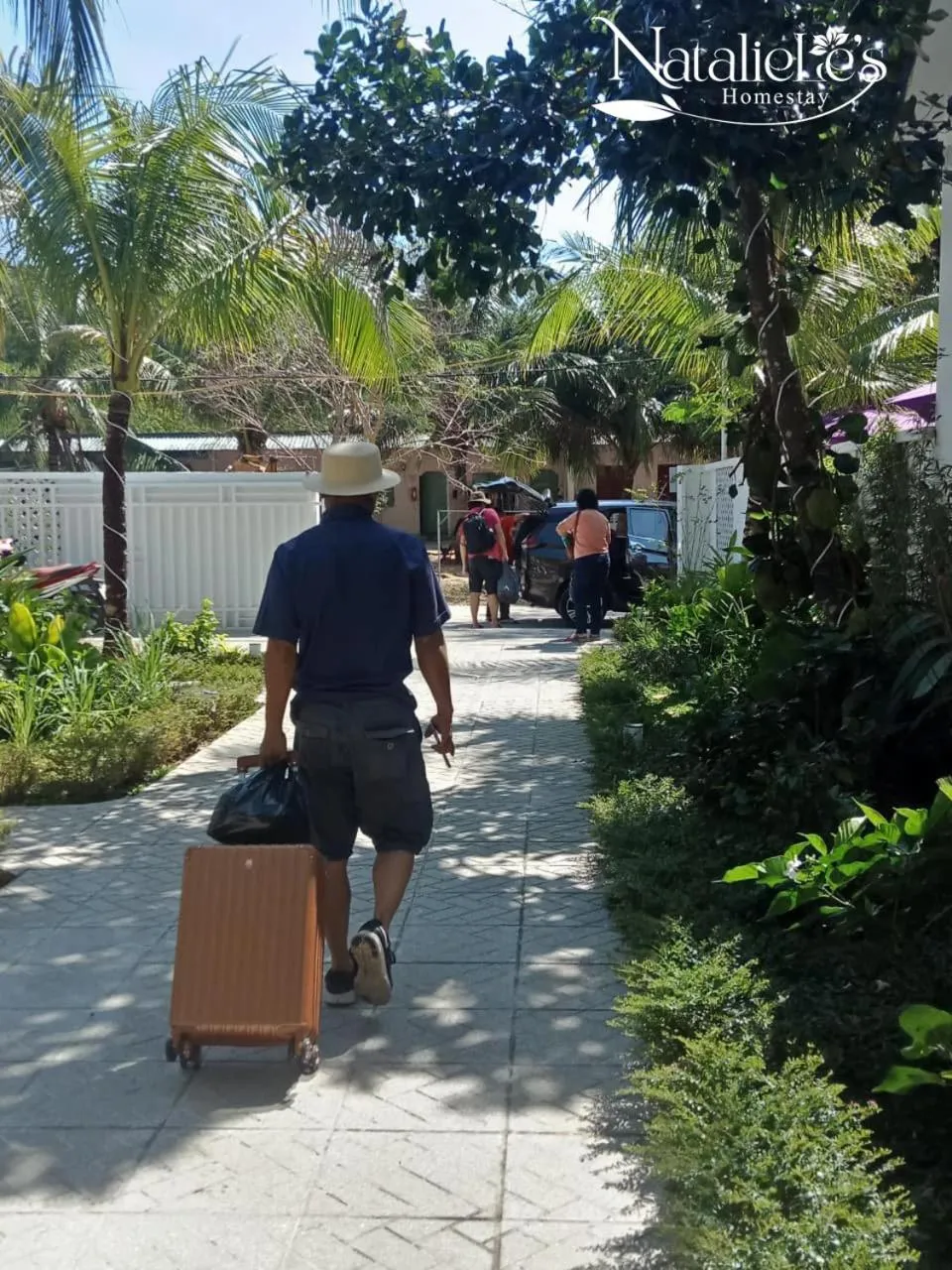 group of guests in NatalieLe's Homestay