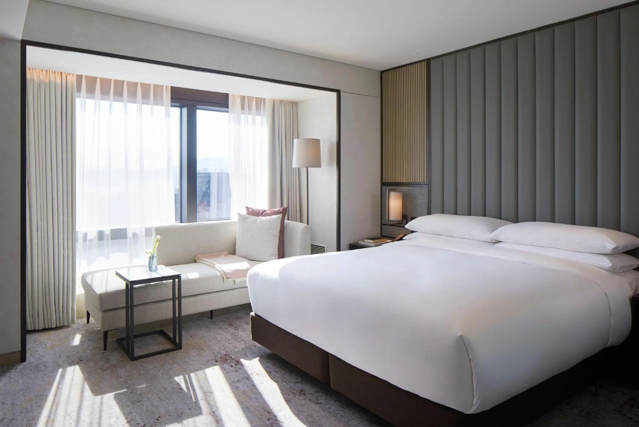 Photo of the whole room, Bed in Grand InterContinental Seoul Parnas by IHG