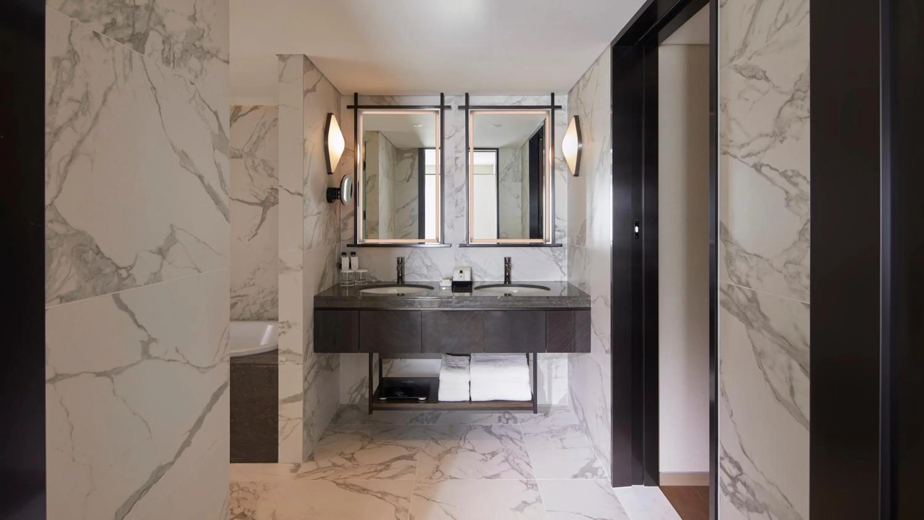 Photo of the whole room in Grand InterContinental Seoul Parnas by IHG