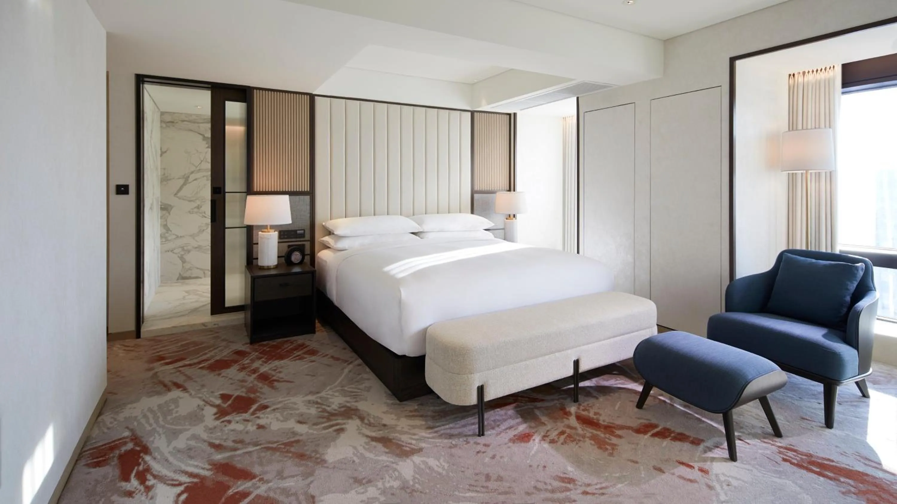 Photo of the whole room, Bed in Grand InterContinental Seoul Parnas by IHG
