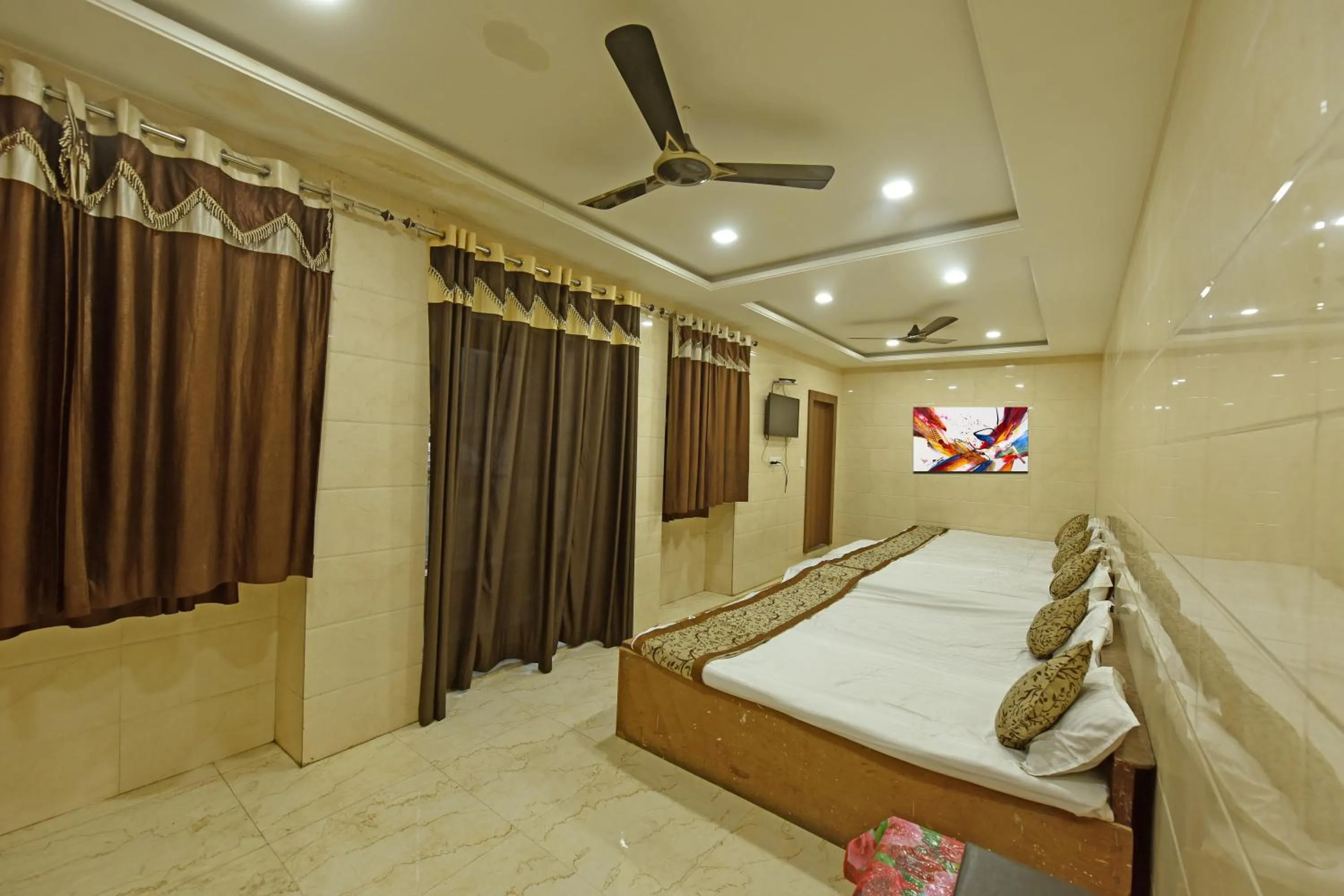 Bed in BABA GUEST HOUSE AJMER