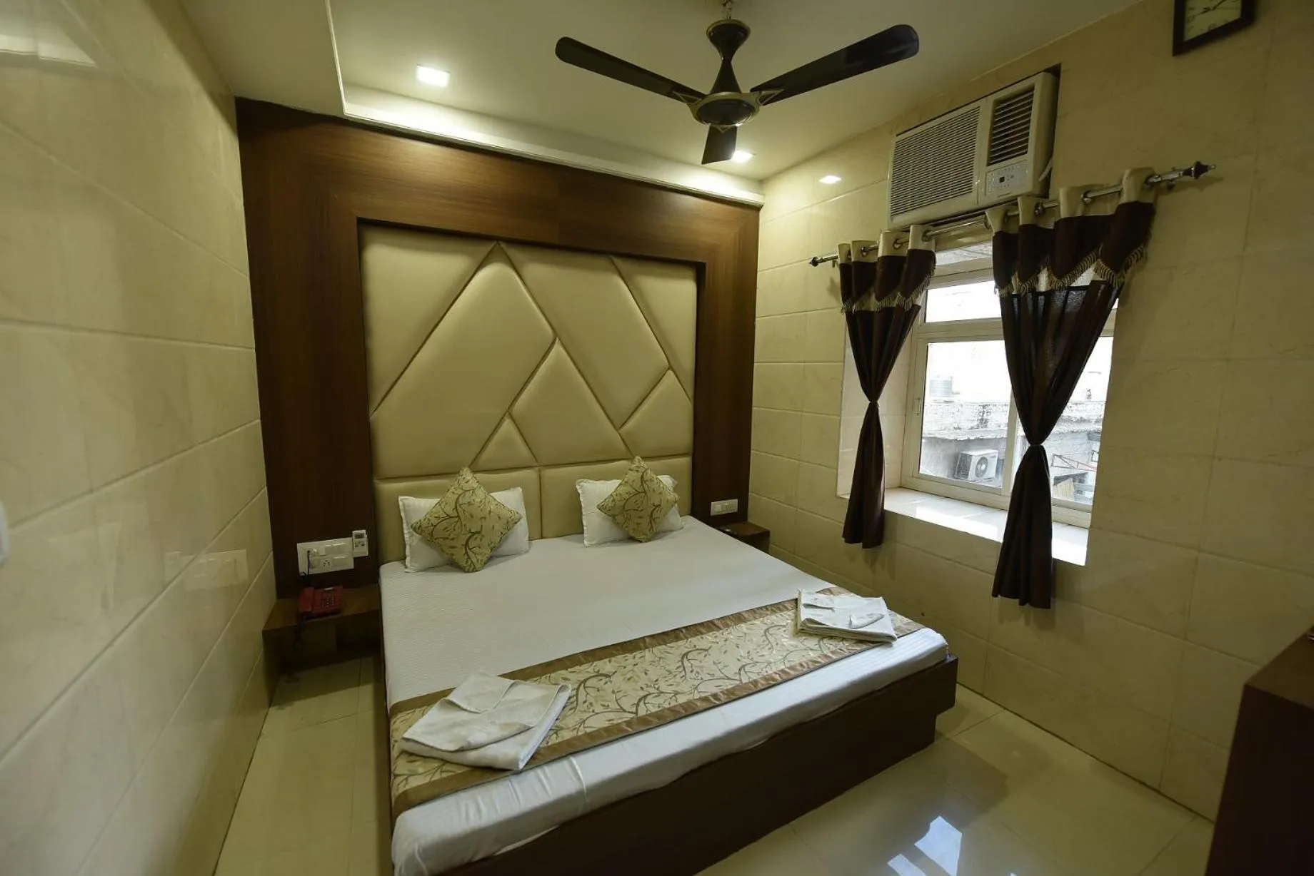 Bed in BABA GUEST HOUSE AJMER