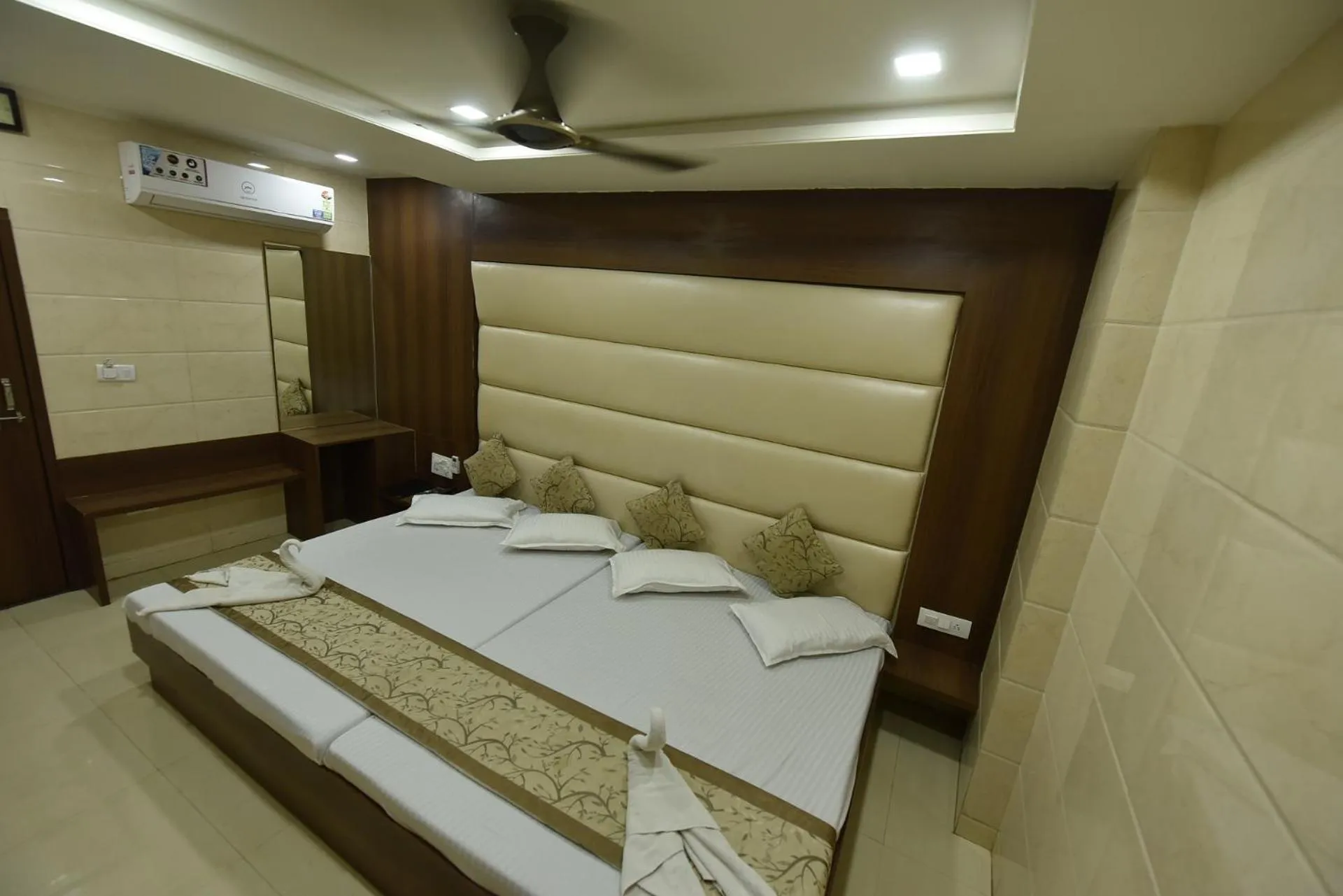 Bed in BABA GUEST HOUSE AJMER