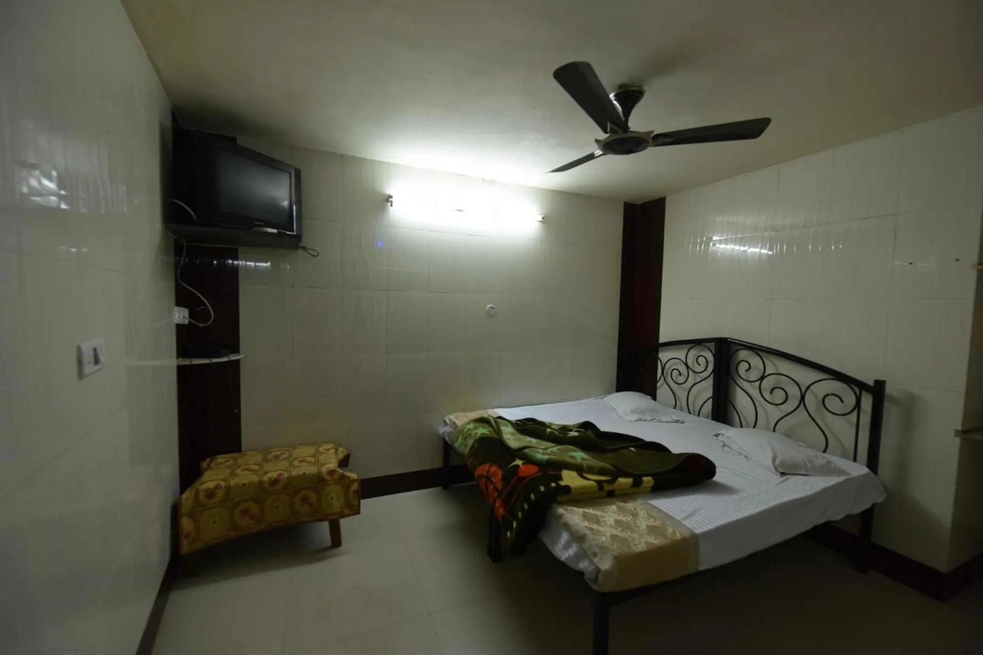 Bed in BABA GUEST HOUSE AJMER