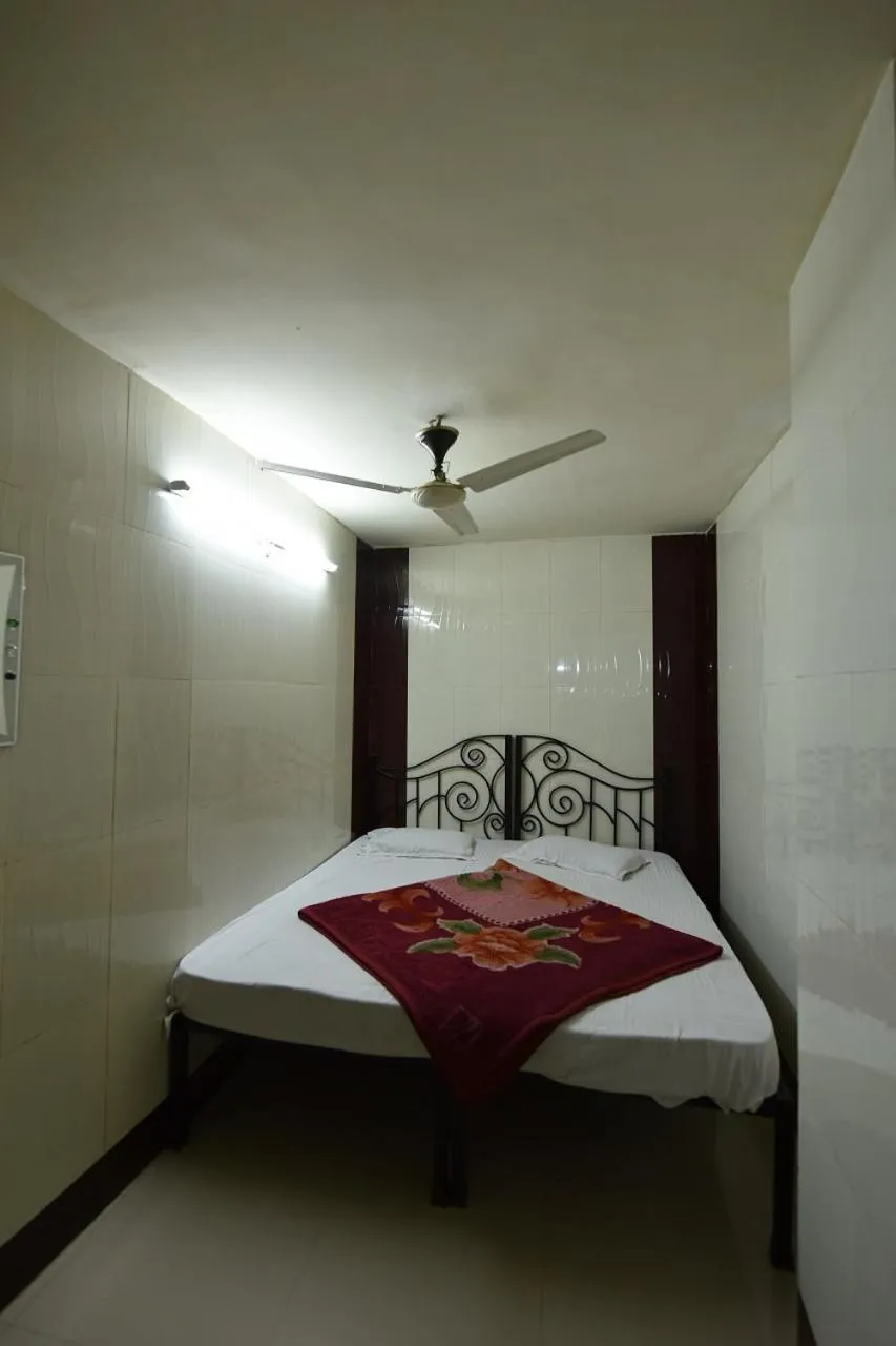 Bed in BABA GUEST HOUSE AJMER