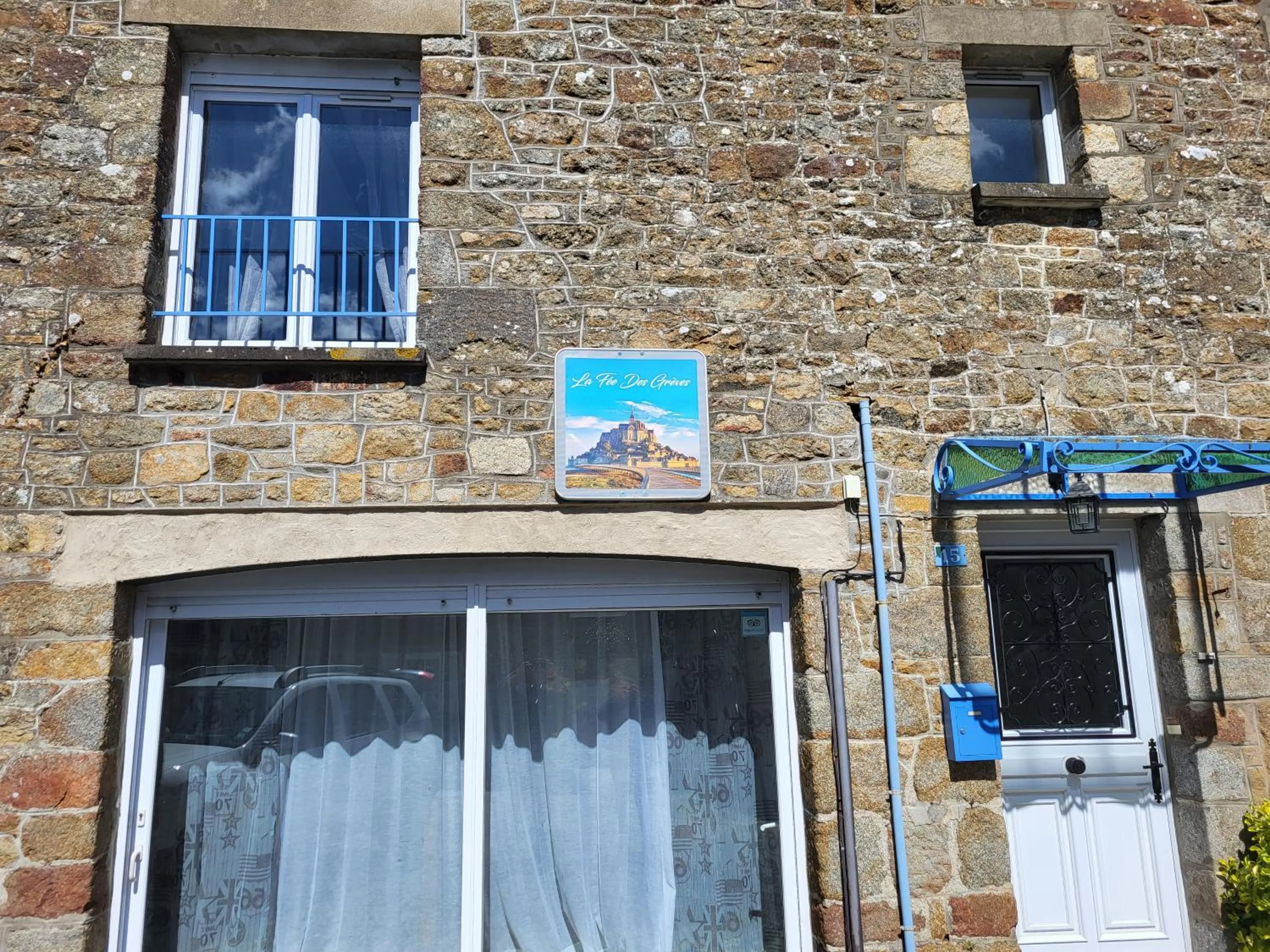 Street view in La Fée des Greves