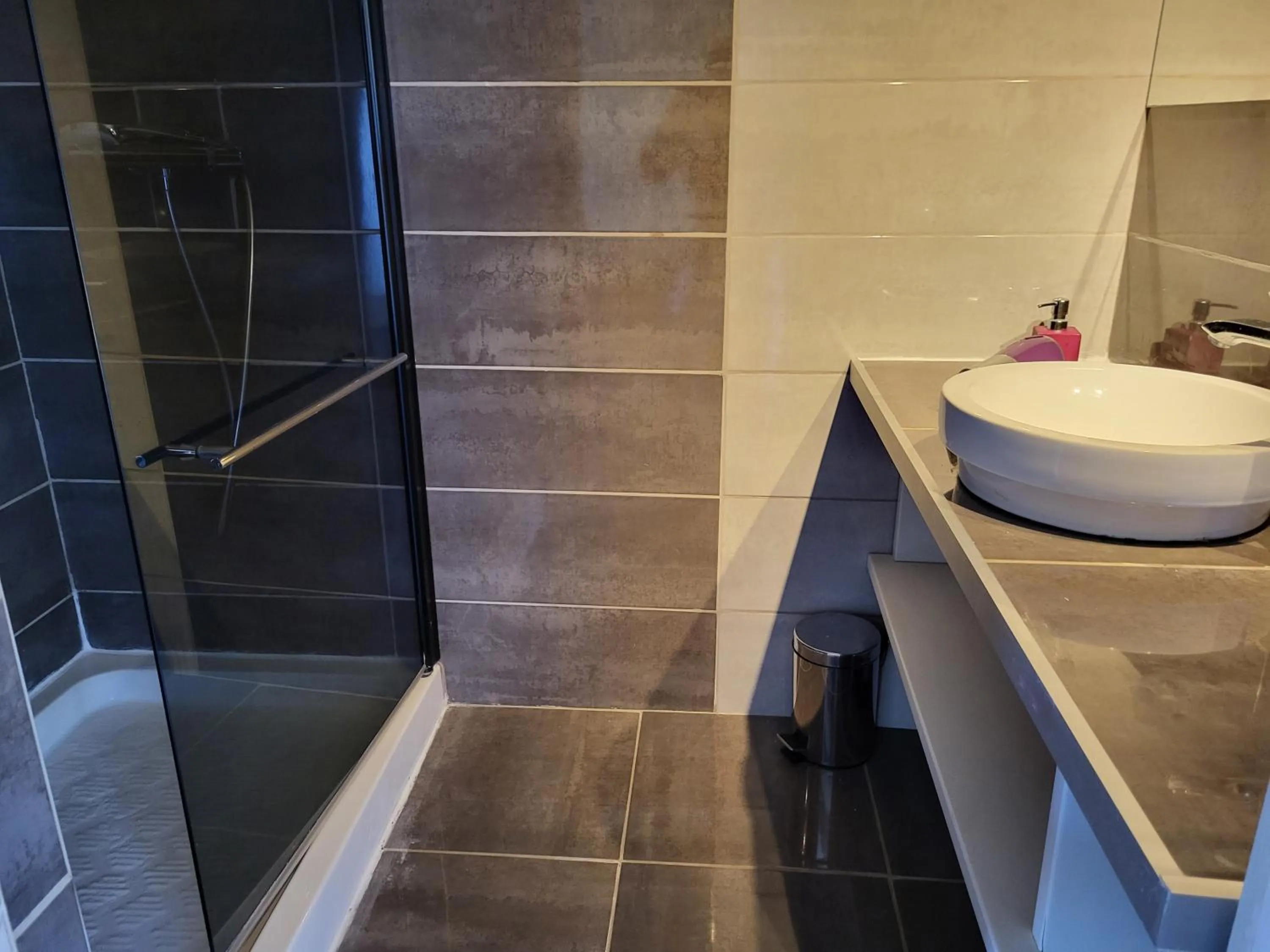 Shower in La Fée des Greves