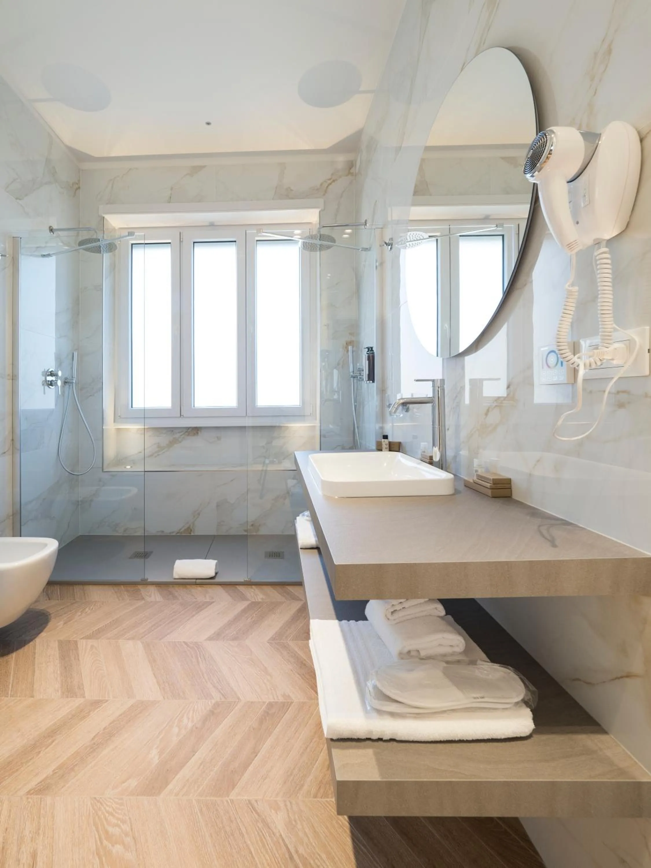 Shower in Savoia Rooms Roma