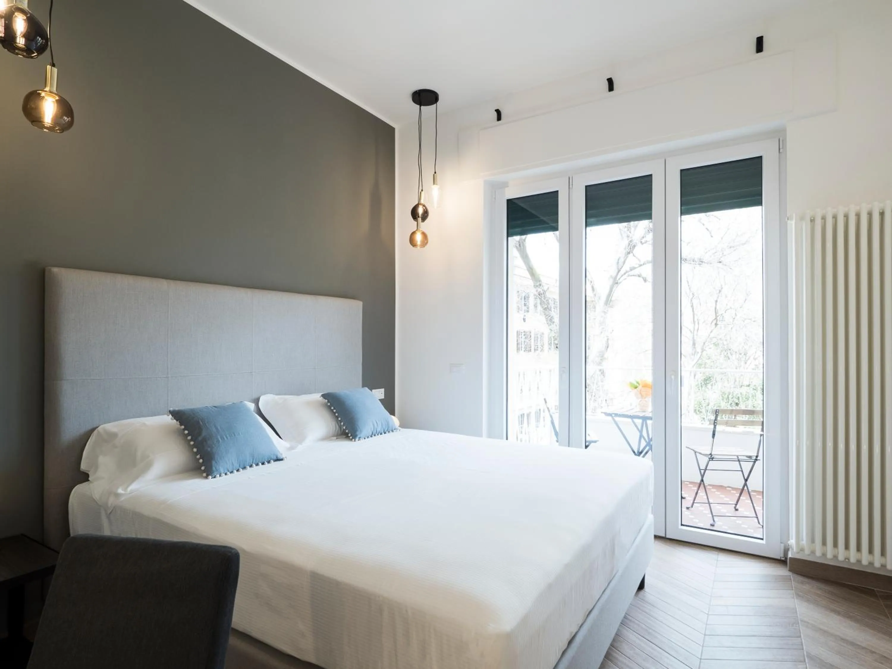 Toilet, Bed in Savoia Rooms Roma