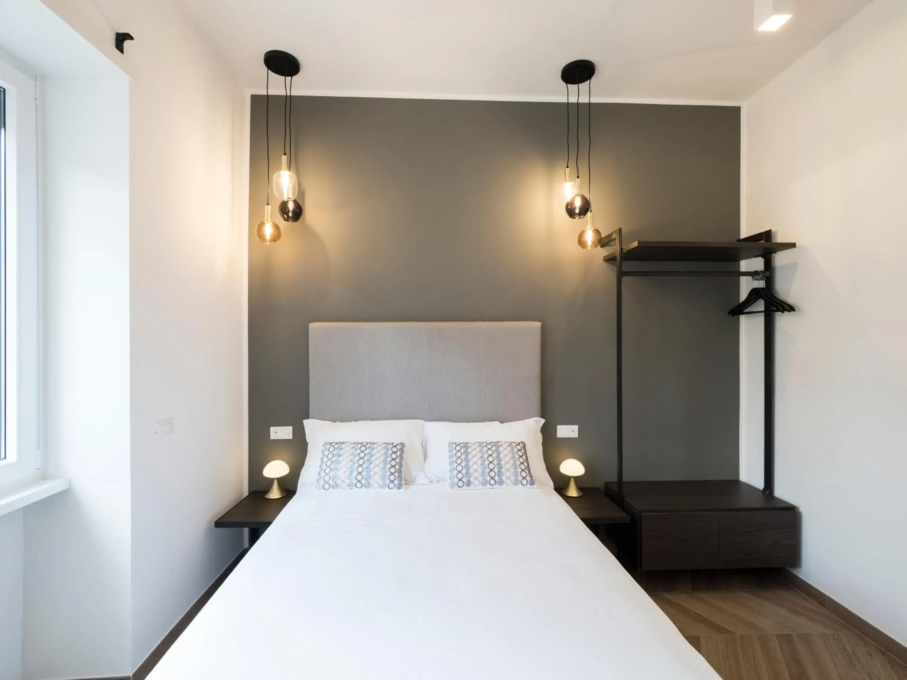 King Room with Roll-In Shower - Disability Access in Savoia Rooms Roma King Room with Roll-In Shower - Disability Access in Savoia Rooms Roma