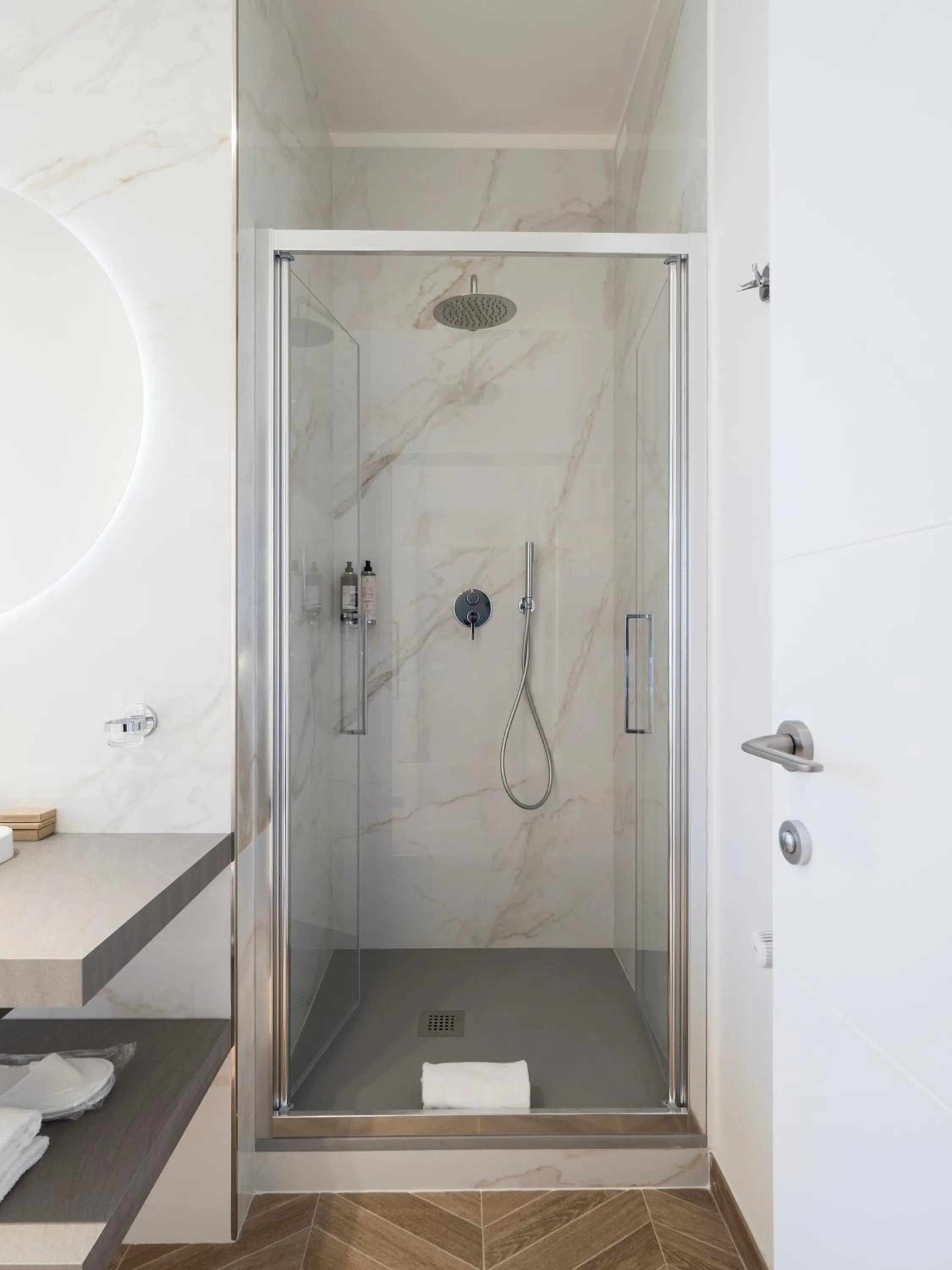 Shower in Savoia Rooms Roma