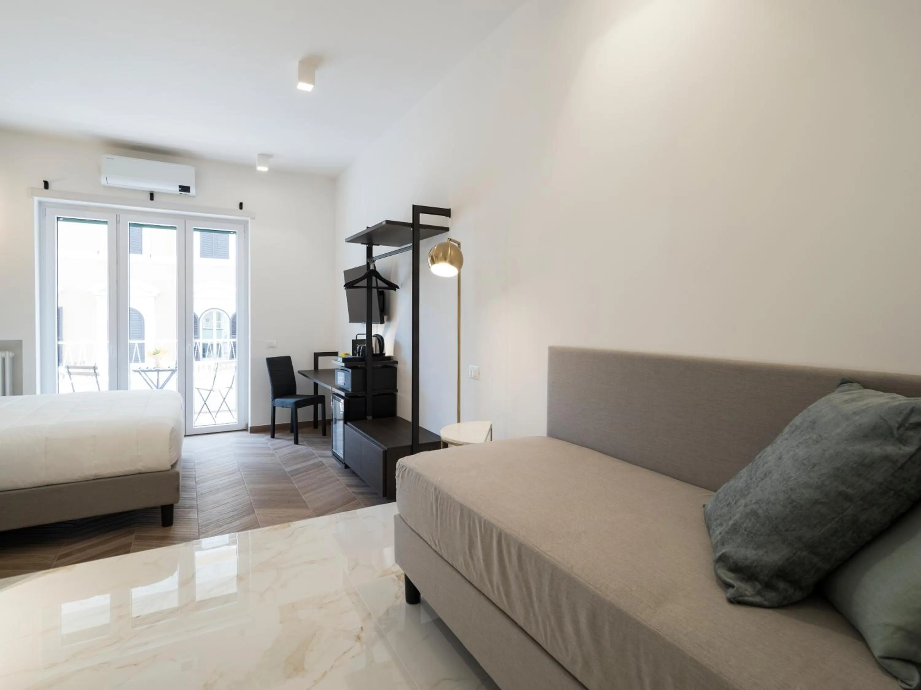 Bed in Savoia Rooms Roma