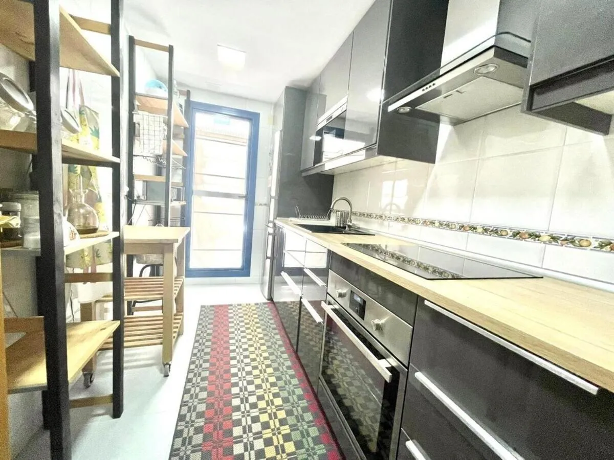 Kitchen or kitchenette in Calu Homes Duplex cerca playa de Huelin