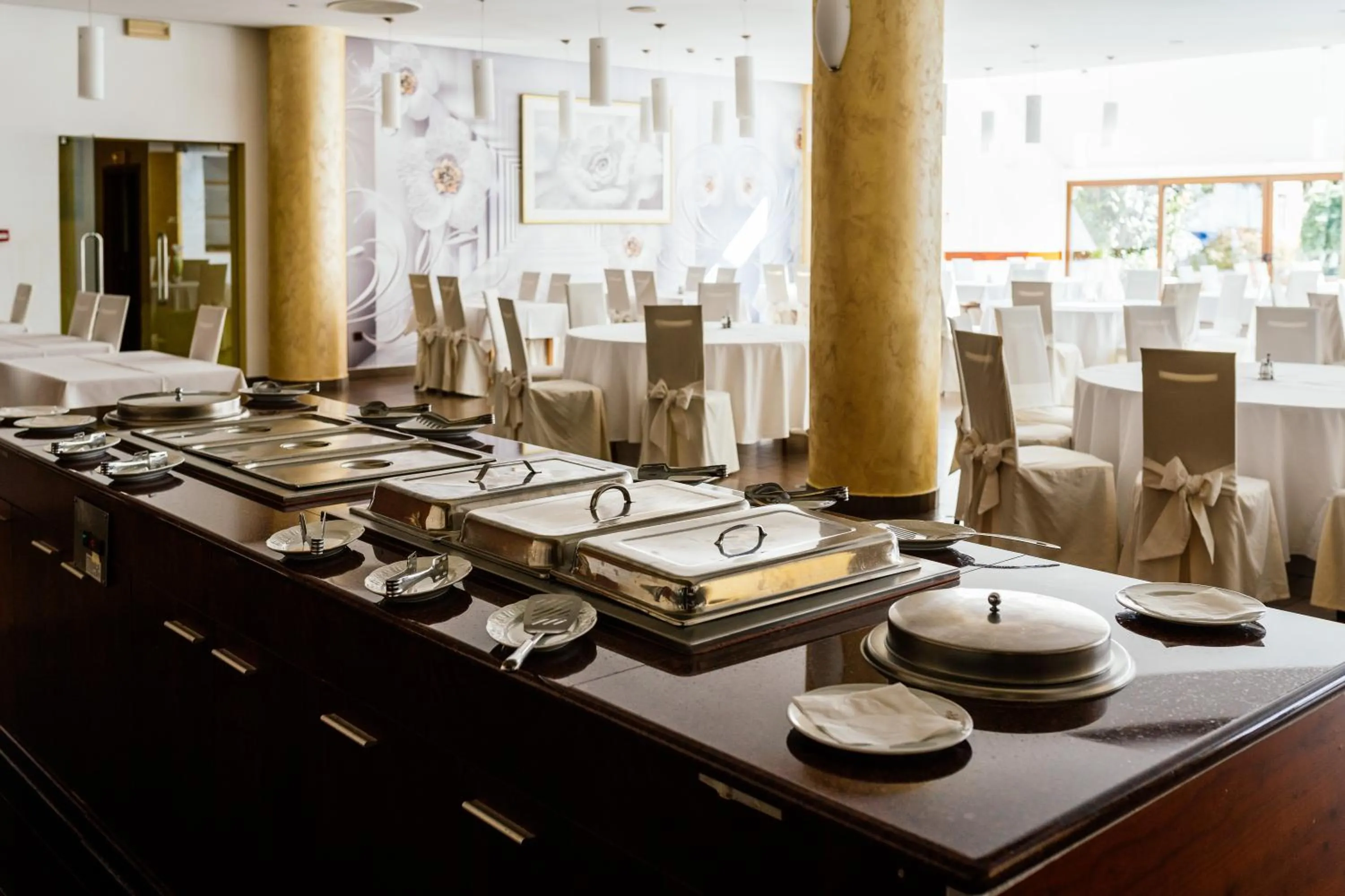 Restaurant/places to eat in Hotel Picok