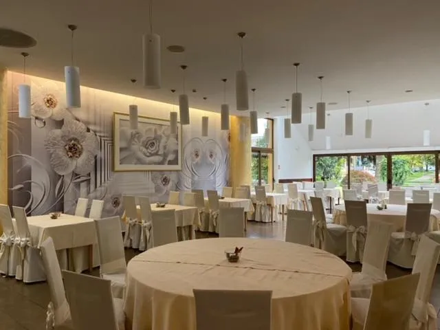 Restaurant/places to eat in Hotel Picok
