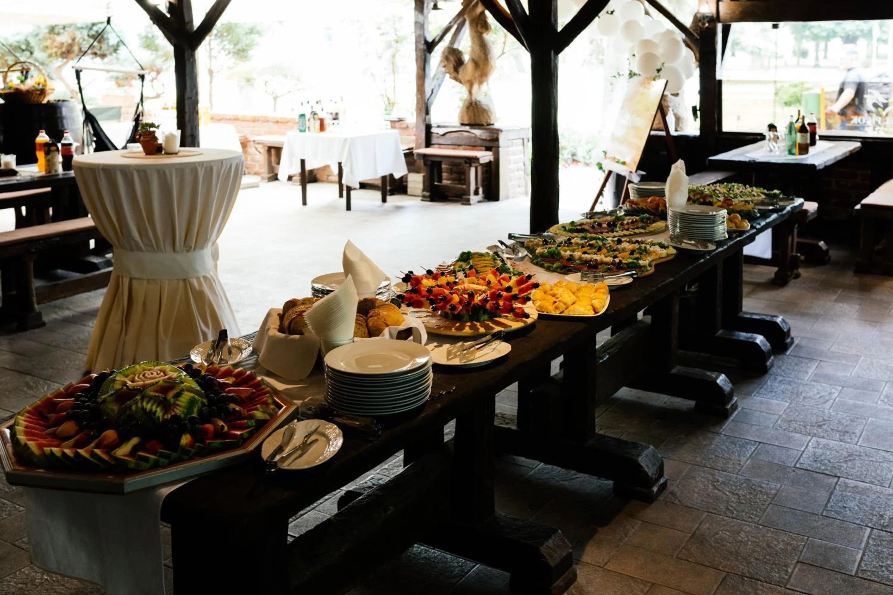 Restaurant/places to eat in Hotel Picok