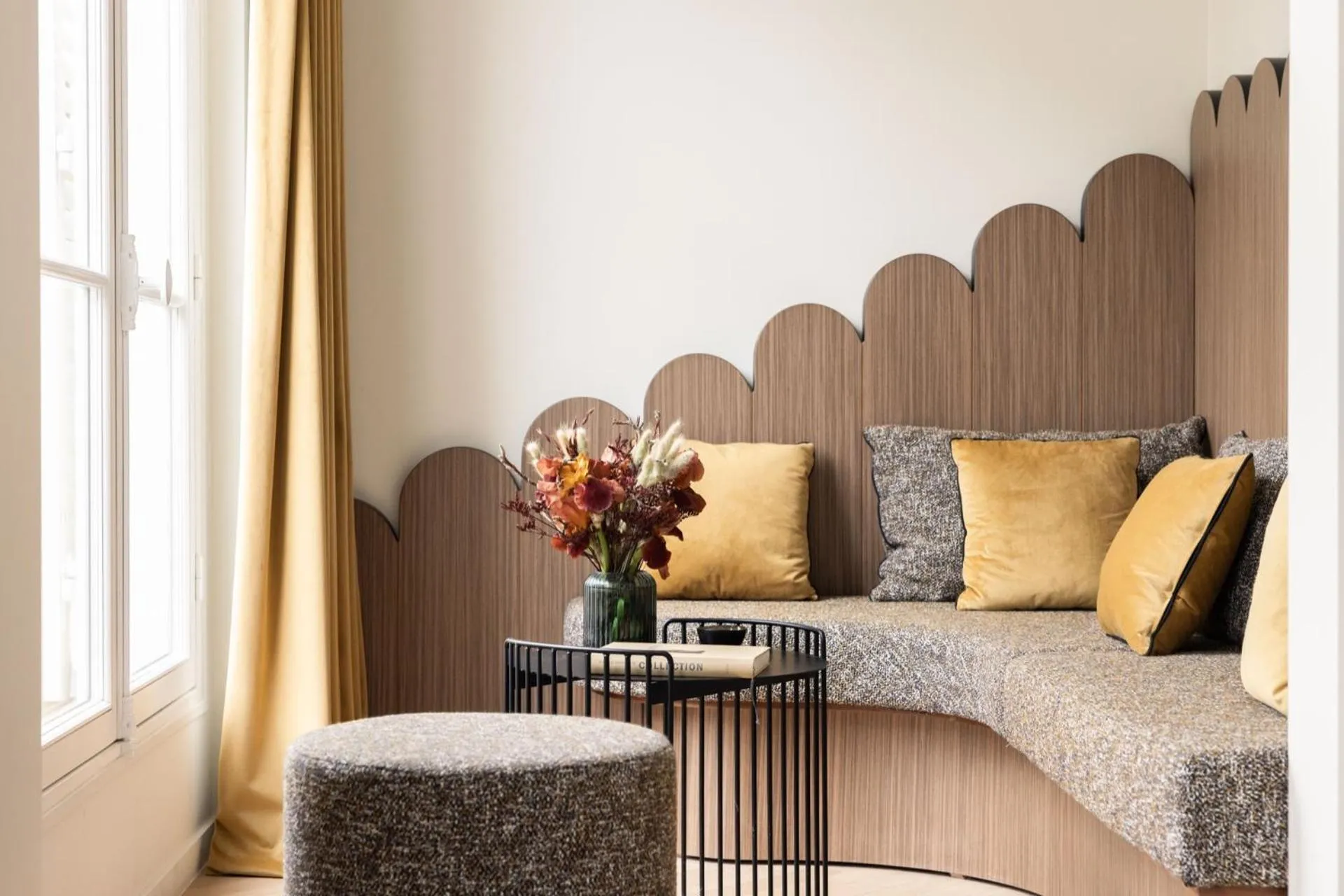 Living room, Bed in 1.75 Paris La Source