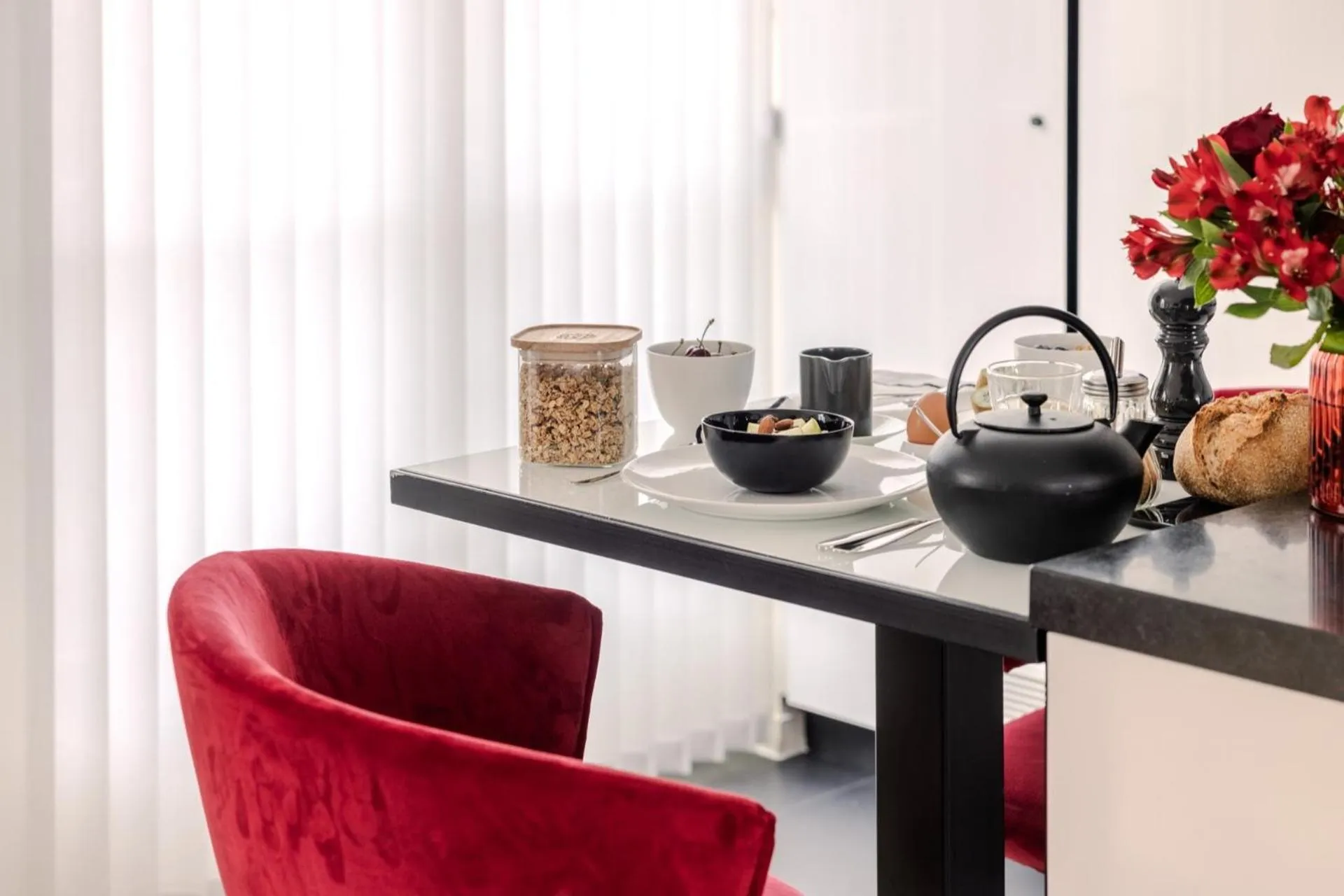 Dining area in 1.75 Paris La Source