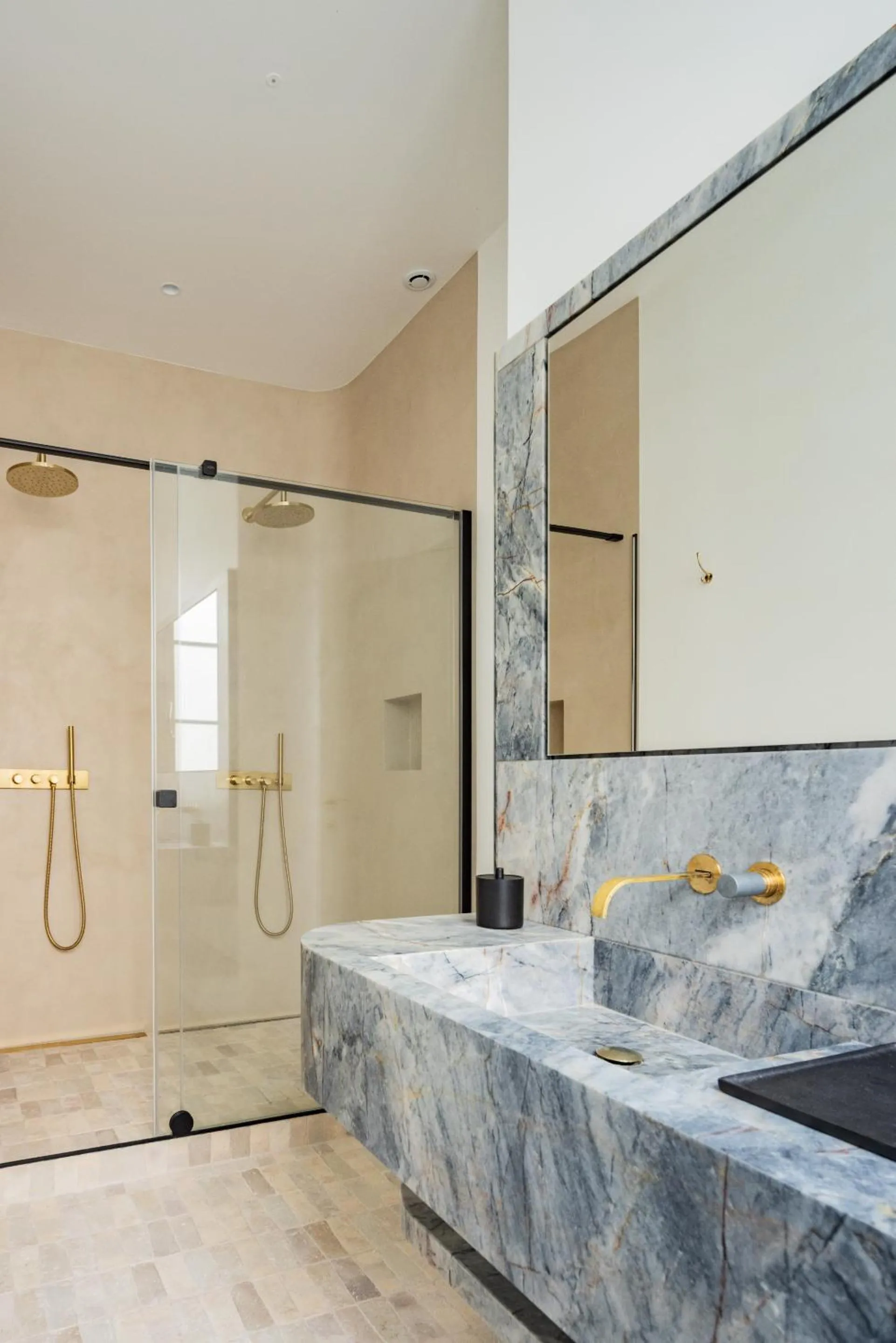 Bathroom in 1.75 Paris La Source