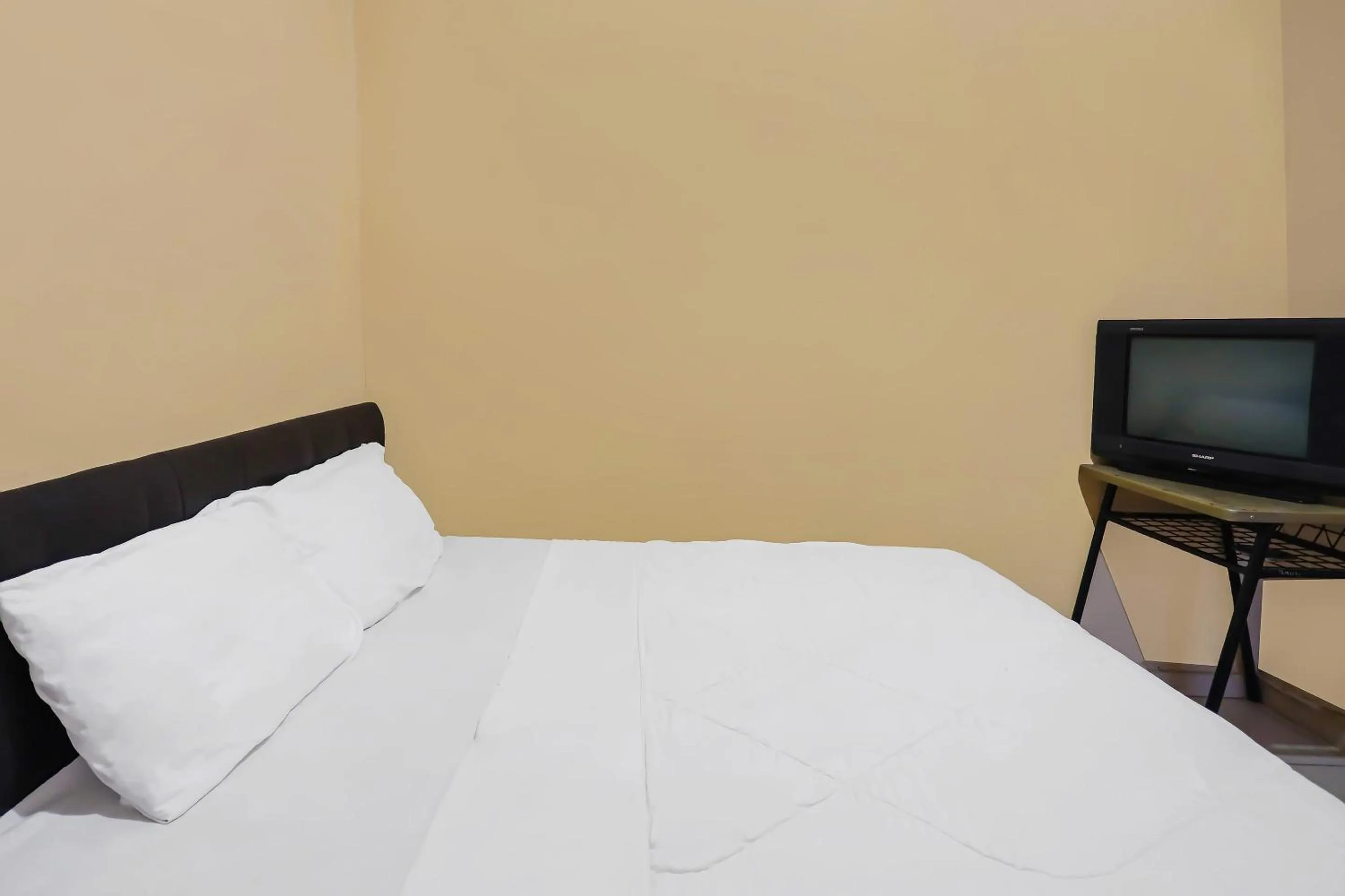 Bedroom, Bed in Hotel O Pelita Satu