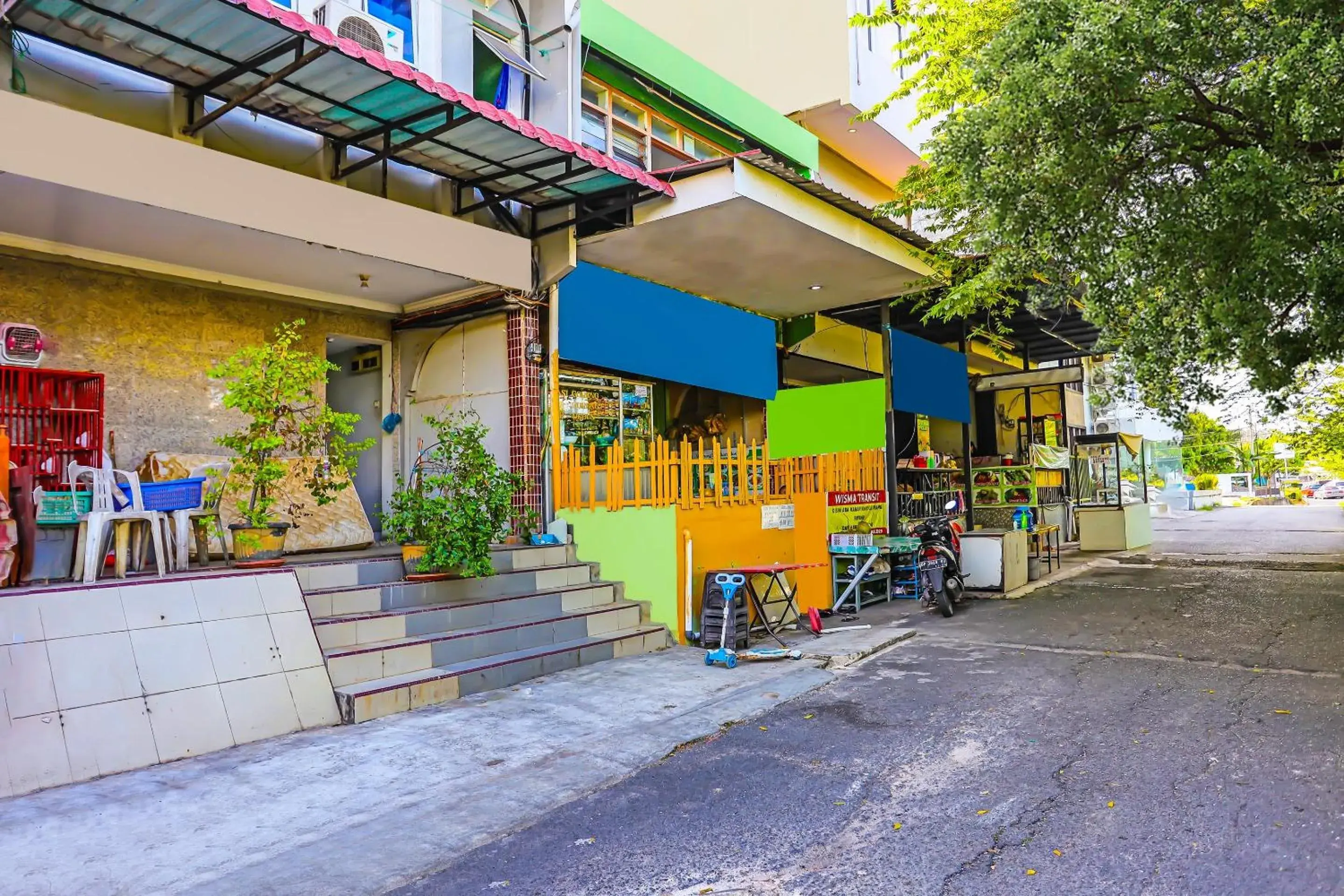Facade/entrance in Hotel O Pelita Satu Facade/entrance in Hotel O Pelita Satu
