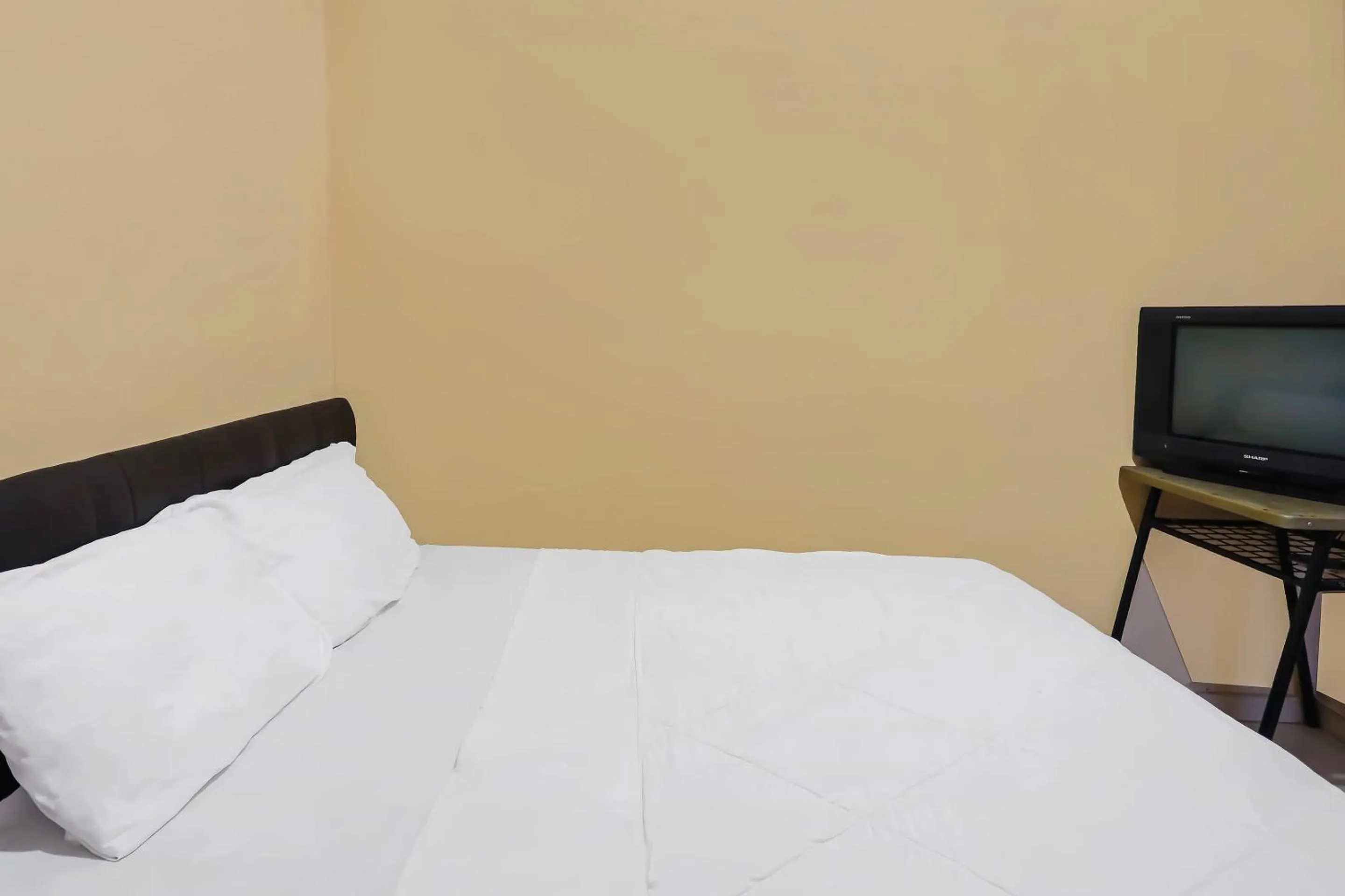 Bedroom, Bed in Hotel O Pelita Satu