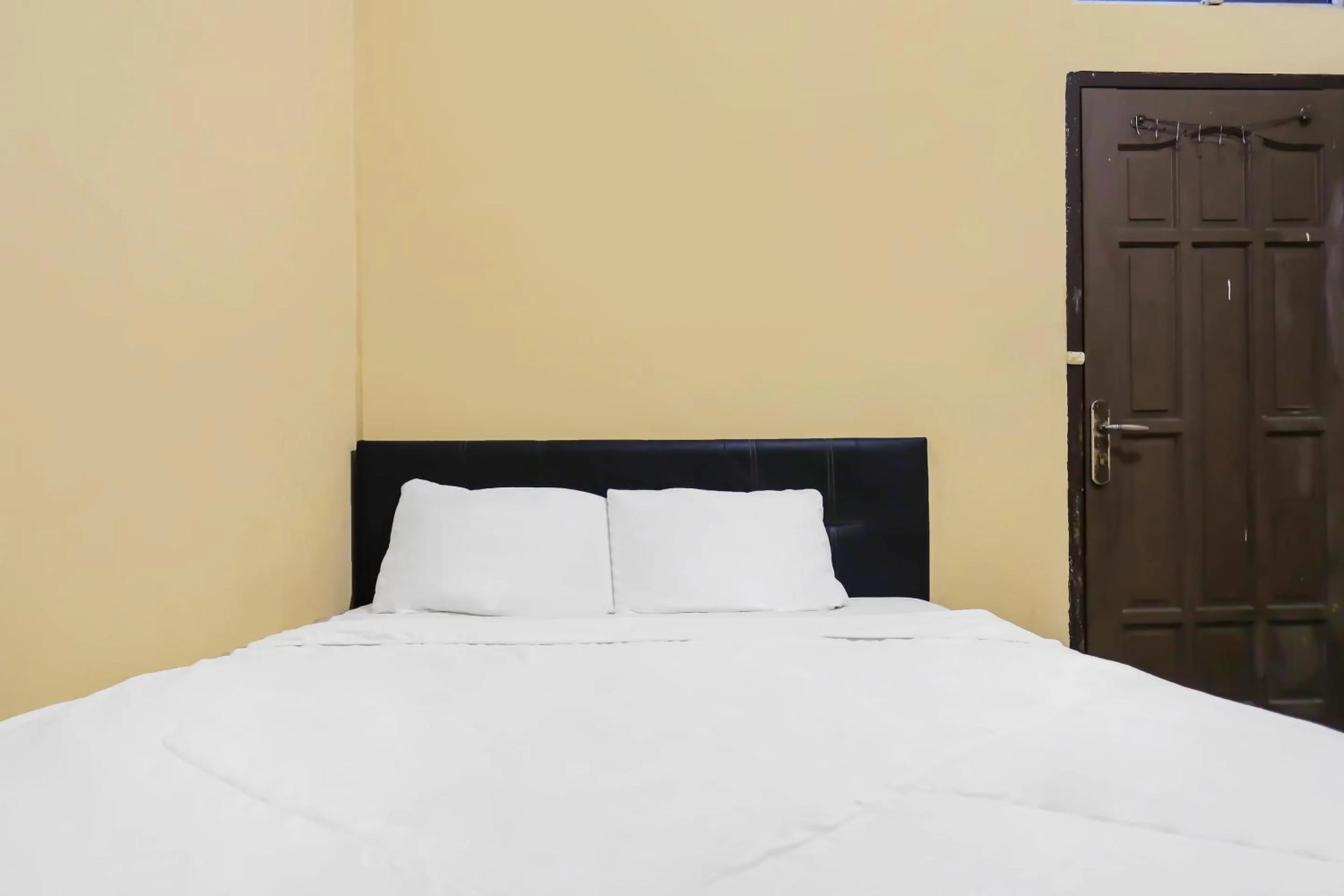 Bedroom, Bed in Hotel O Pelita Satu