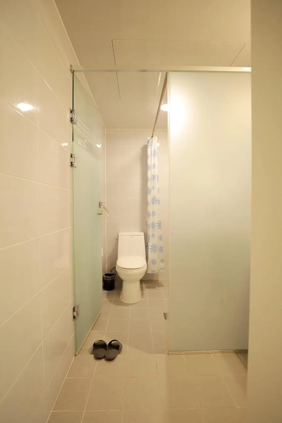 Shower in Stay RomanticTrip_Hostel