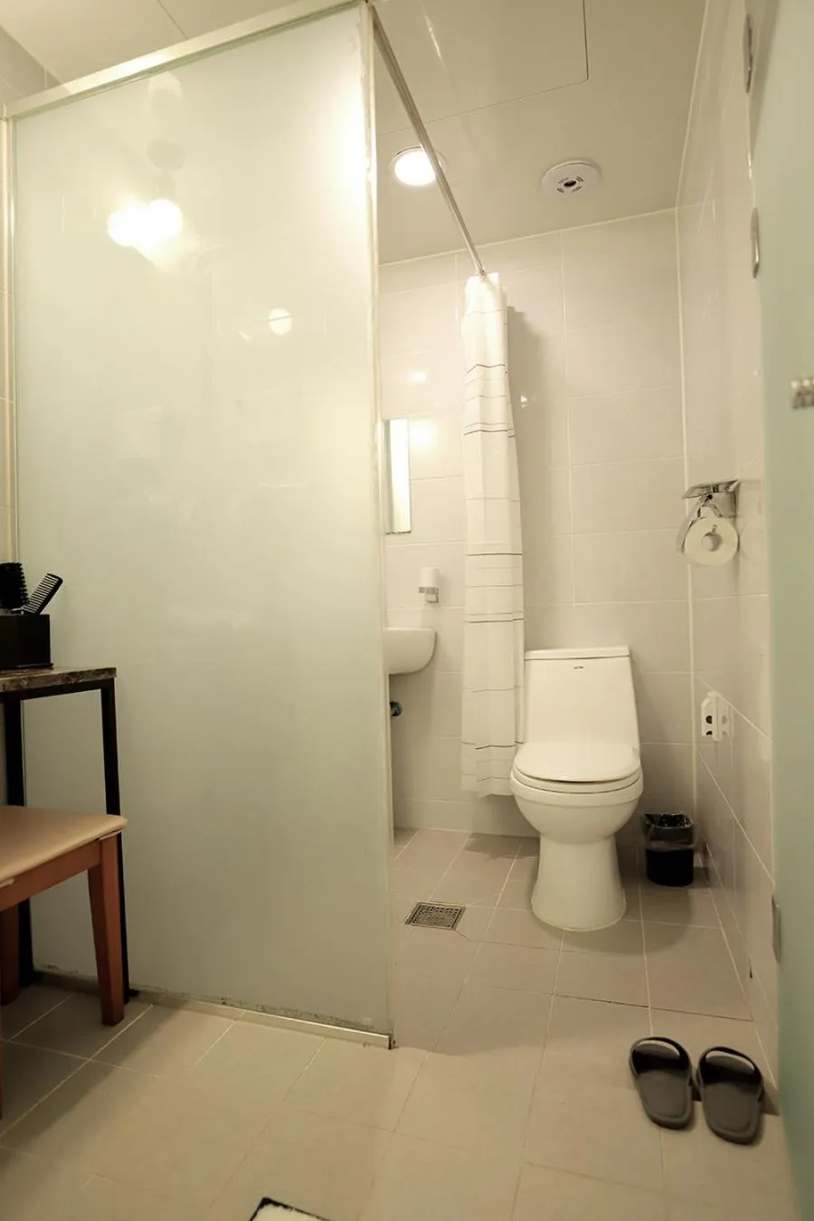 Shower in Stay RomanticTrip_Hostel