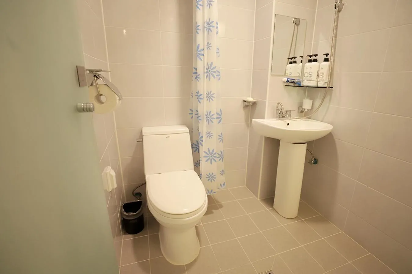 Shower in Stay RomanticTrip_Hostel