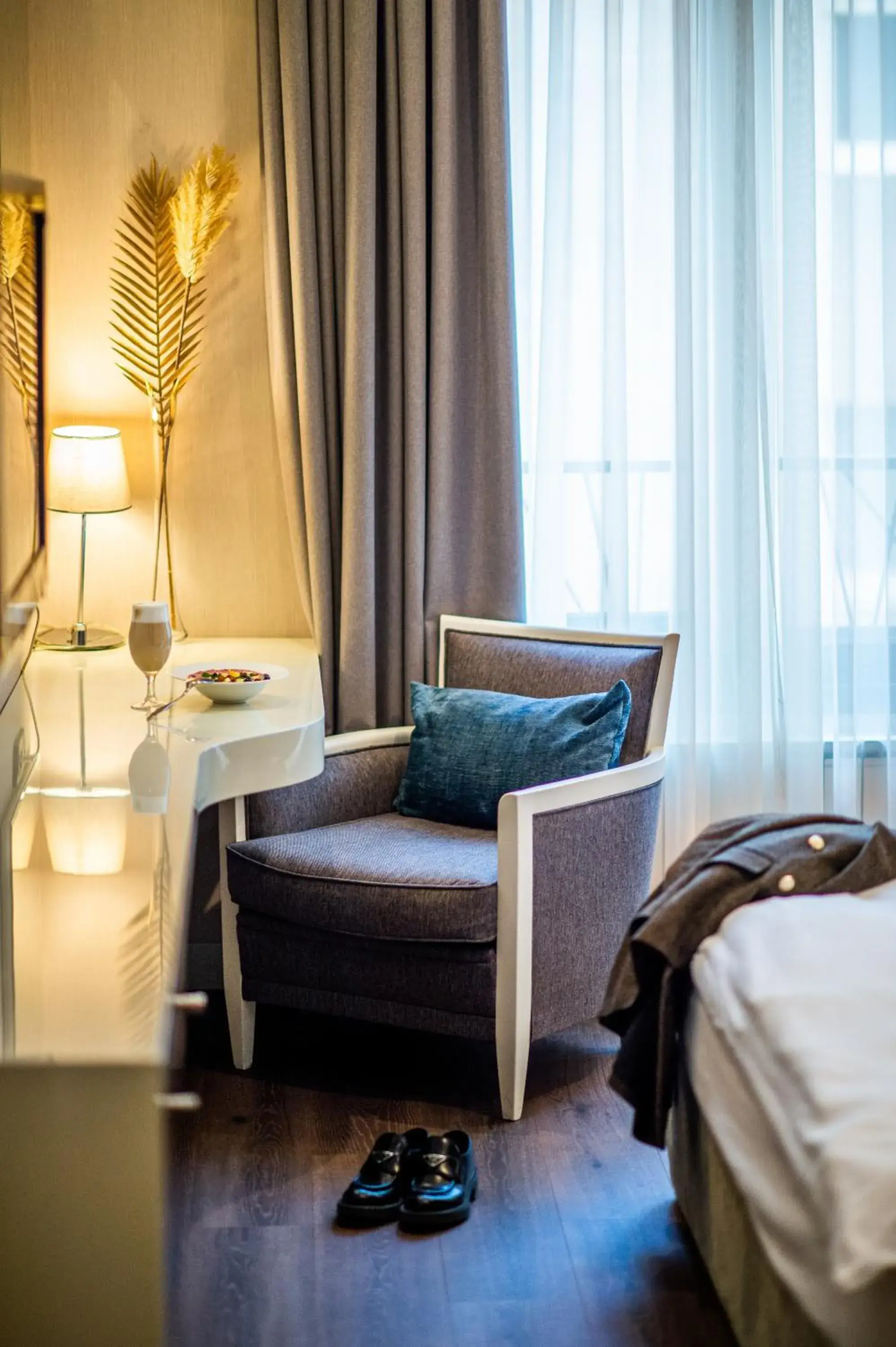 Seating area, Bed in CRYSTAL Hotel Belgrade Seating area, Bed in CRYSTAL Hotel Belgrade