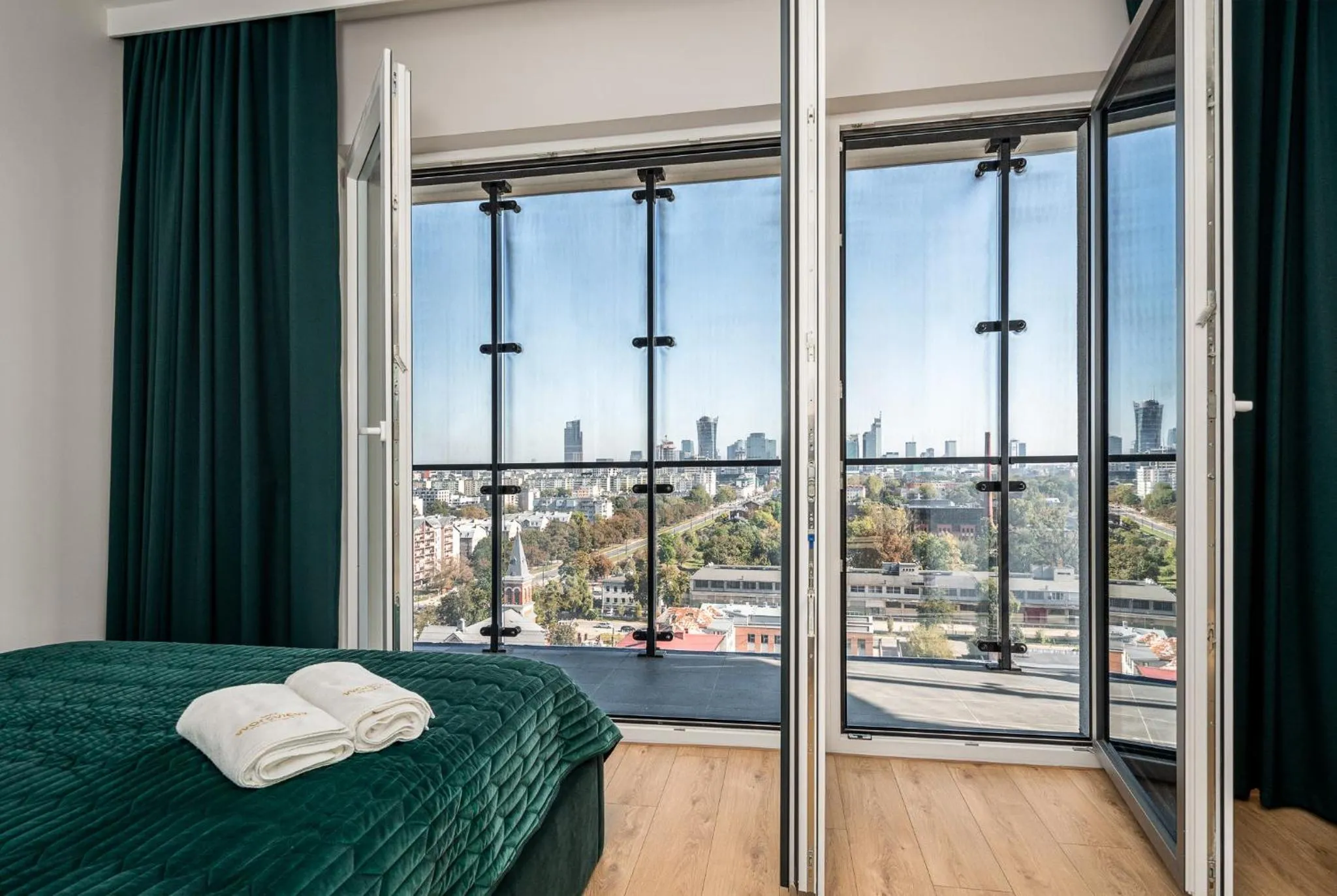 Balcony/Terrace, Bed in Warsview Apartments