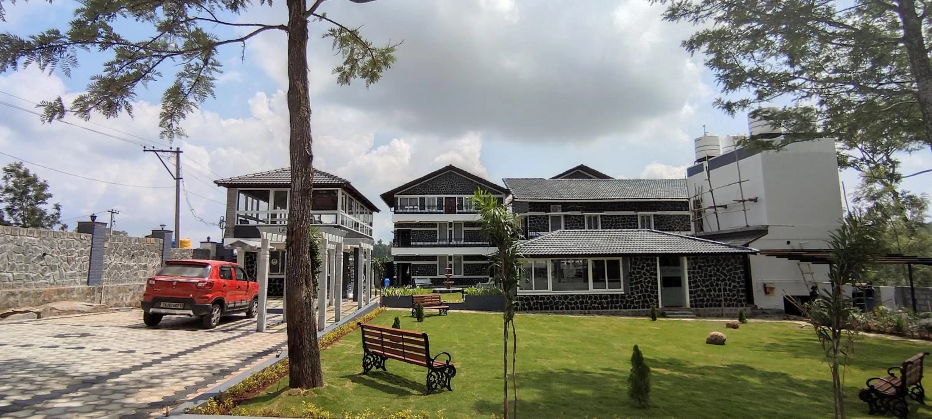 Garden view in Le Yercaud
