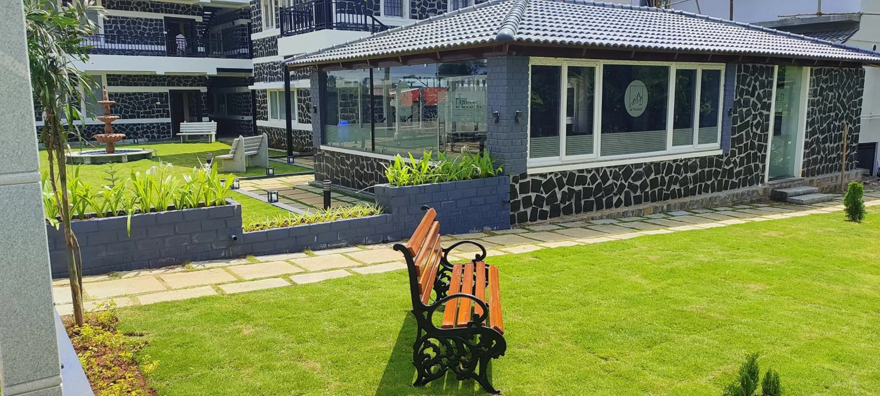 Property building in Le Yercaud