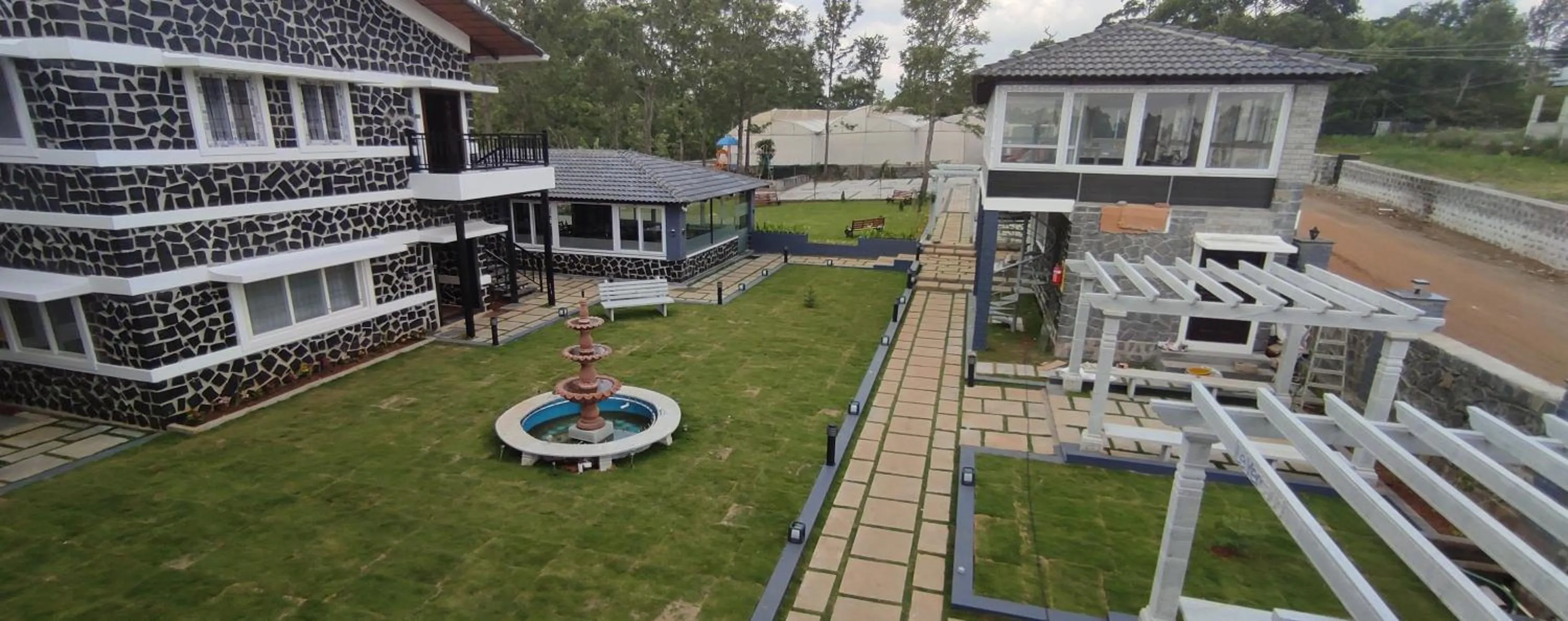 Garden view in Le Yercaud