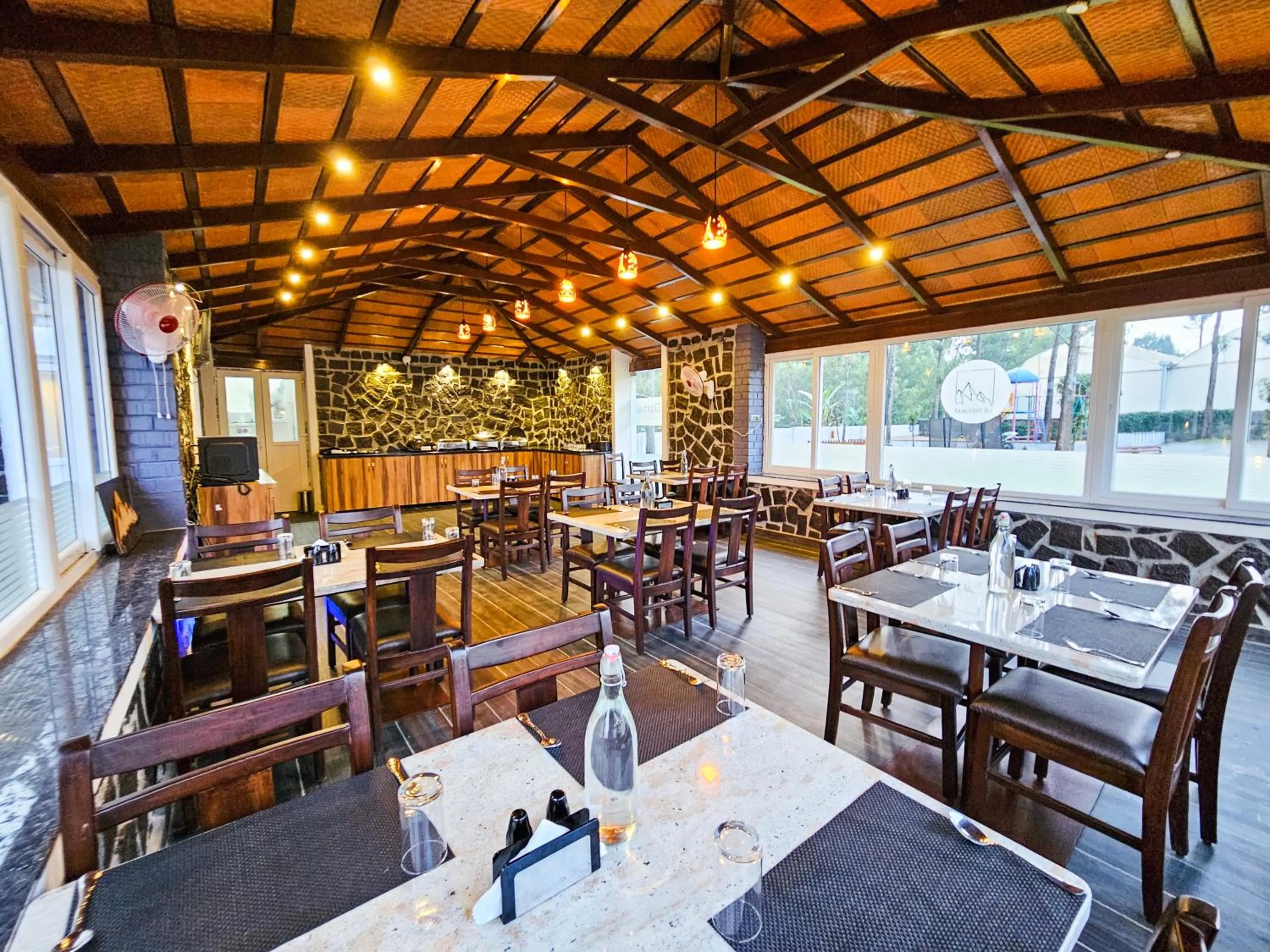 Restaurant/places to eat in Le Yercaud