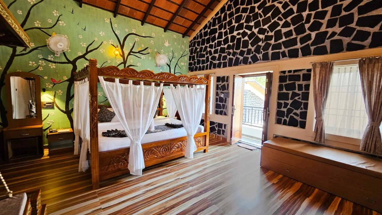 Photo of the whole room in Le Yercaud