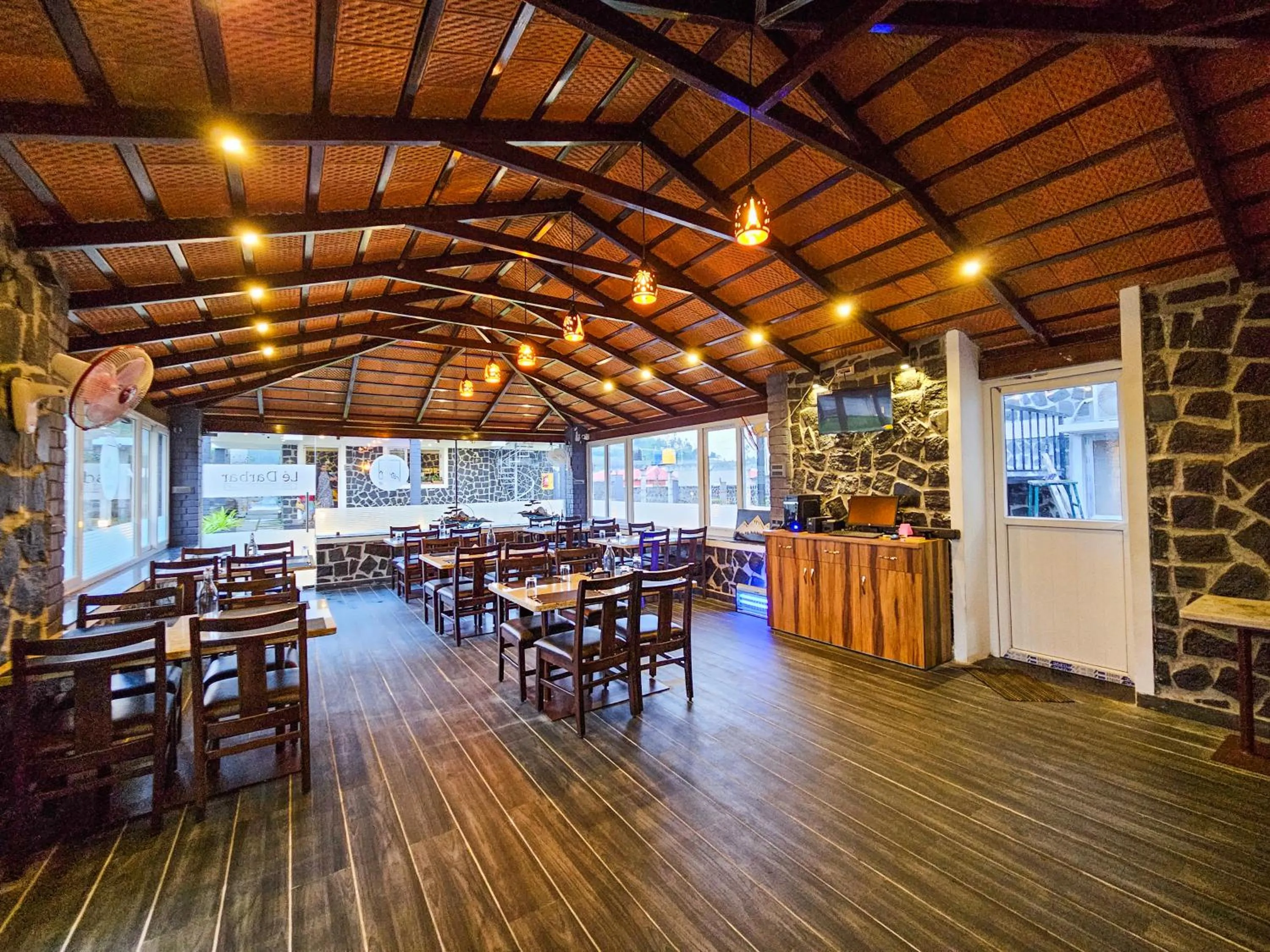 Restaurant/places to eat in Le Yercaud