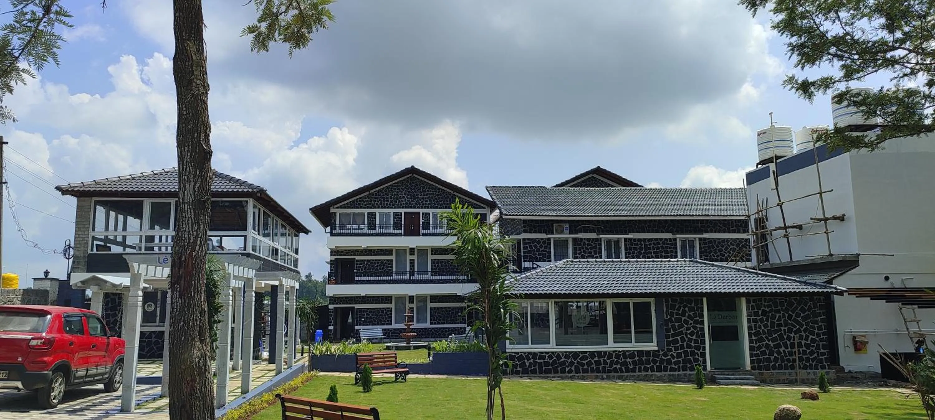 Property building in Le Yercaud