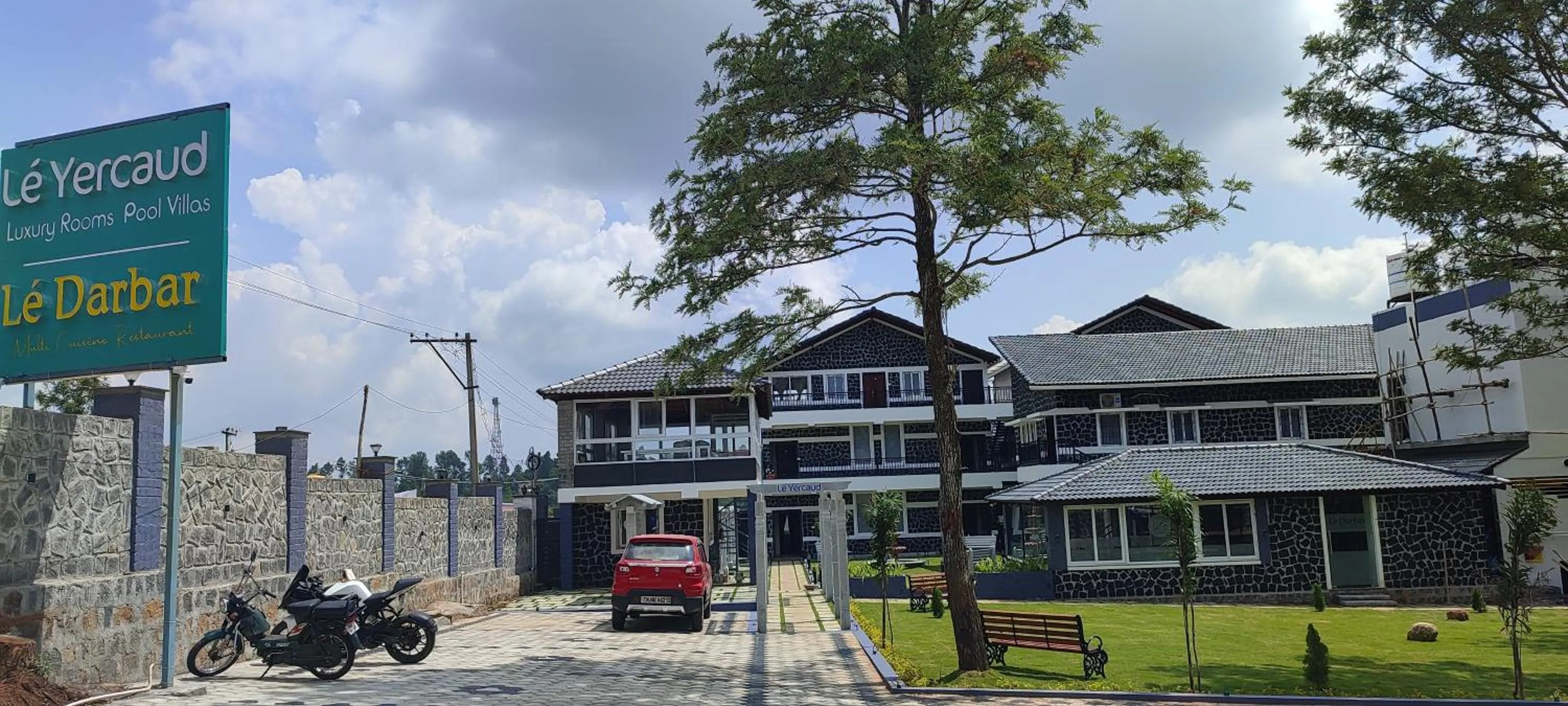 Property building in Le Yercaud