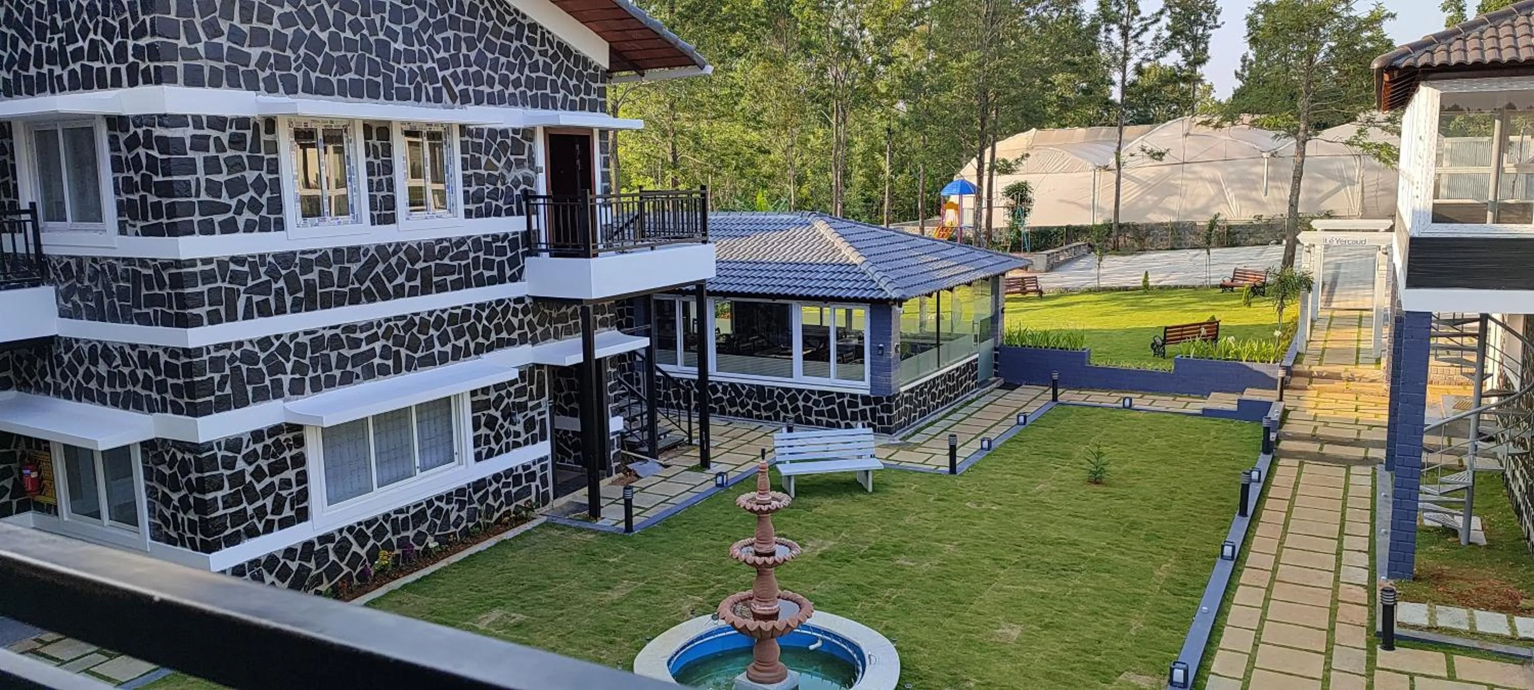 Property building in Le Yercaud