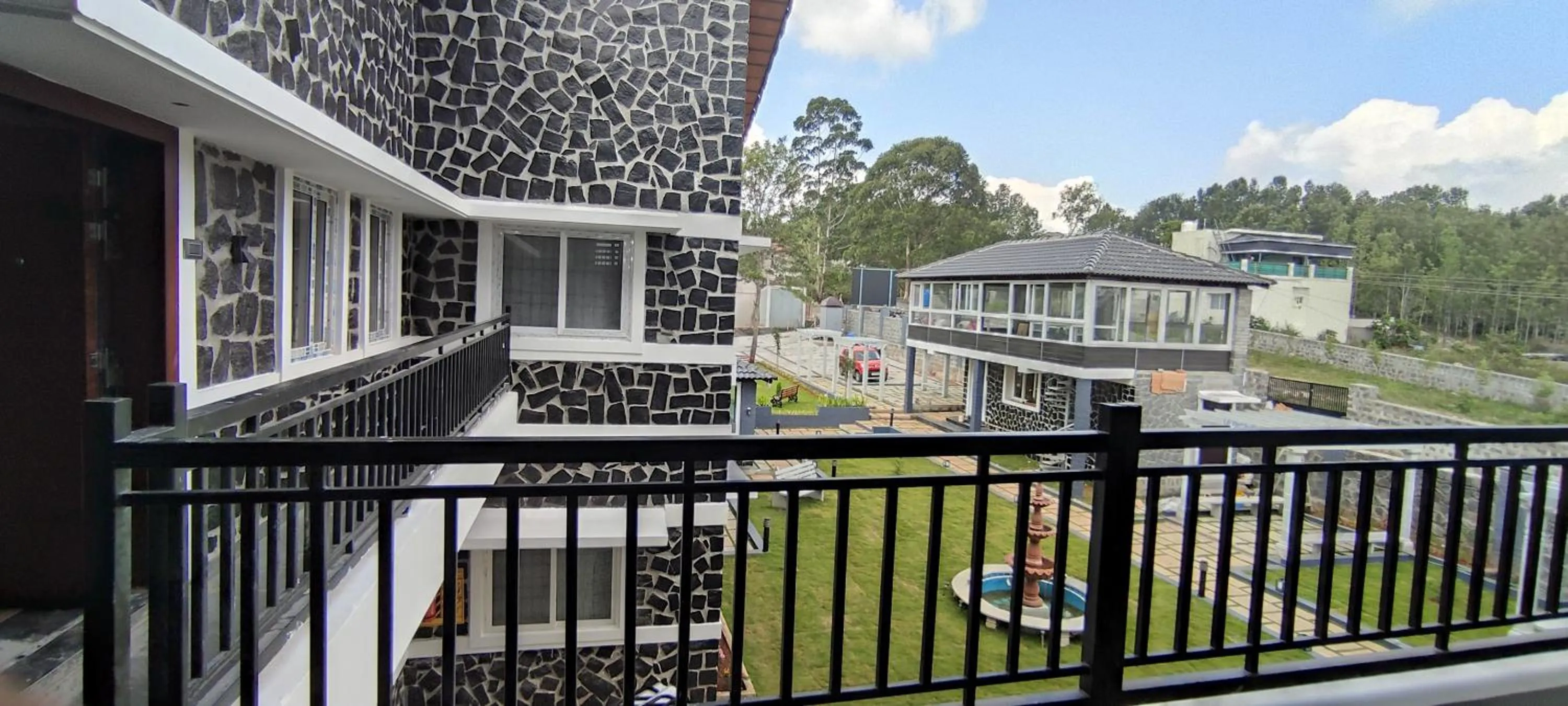 Property building in Le Yercaud