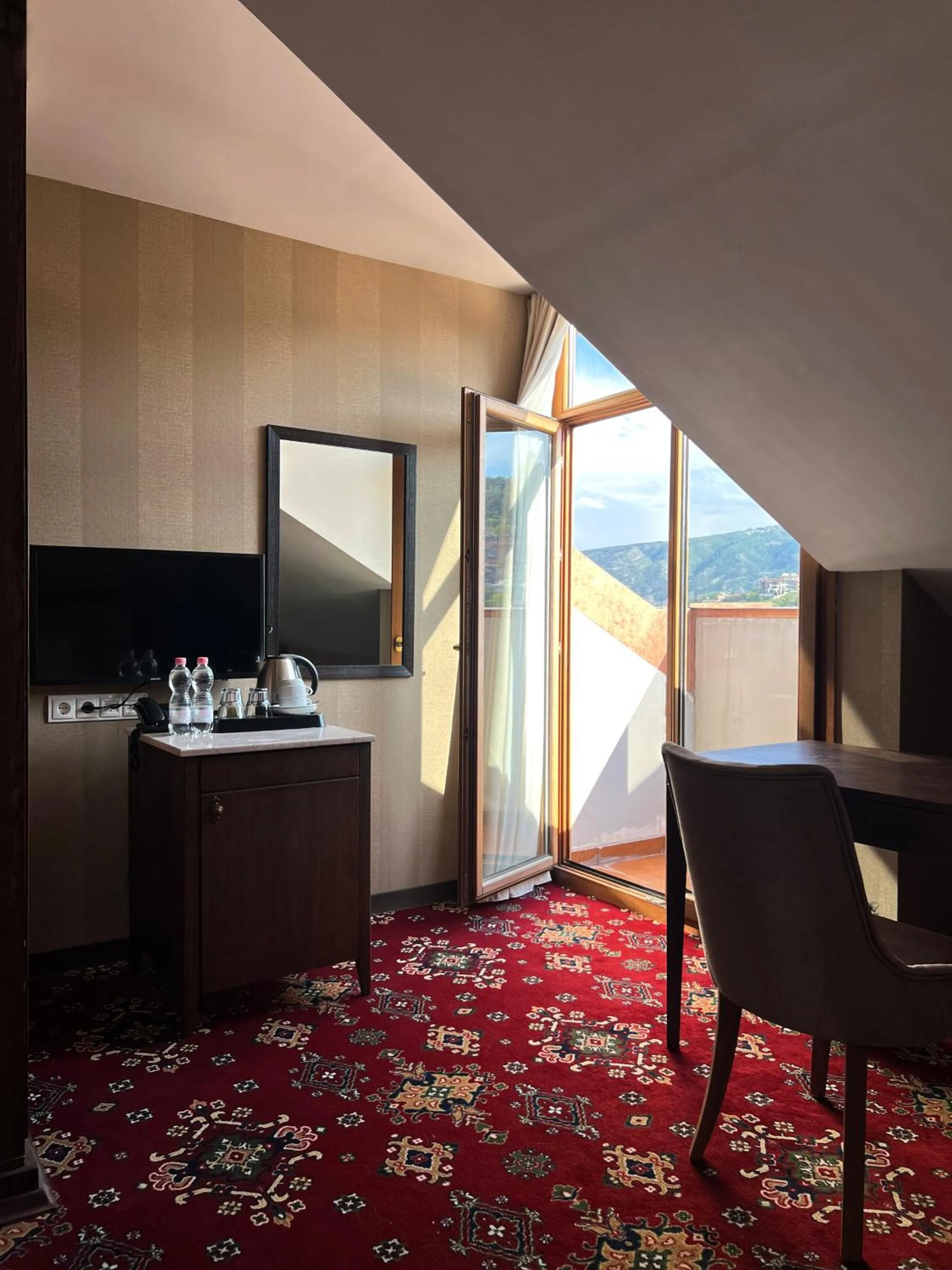 Balcony/Terrace, TV/Entertainment Center in Marmenio Hotel