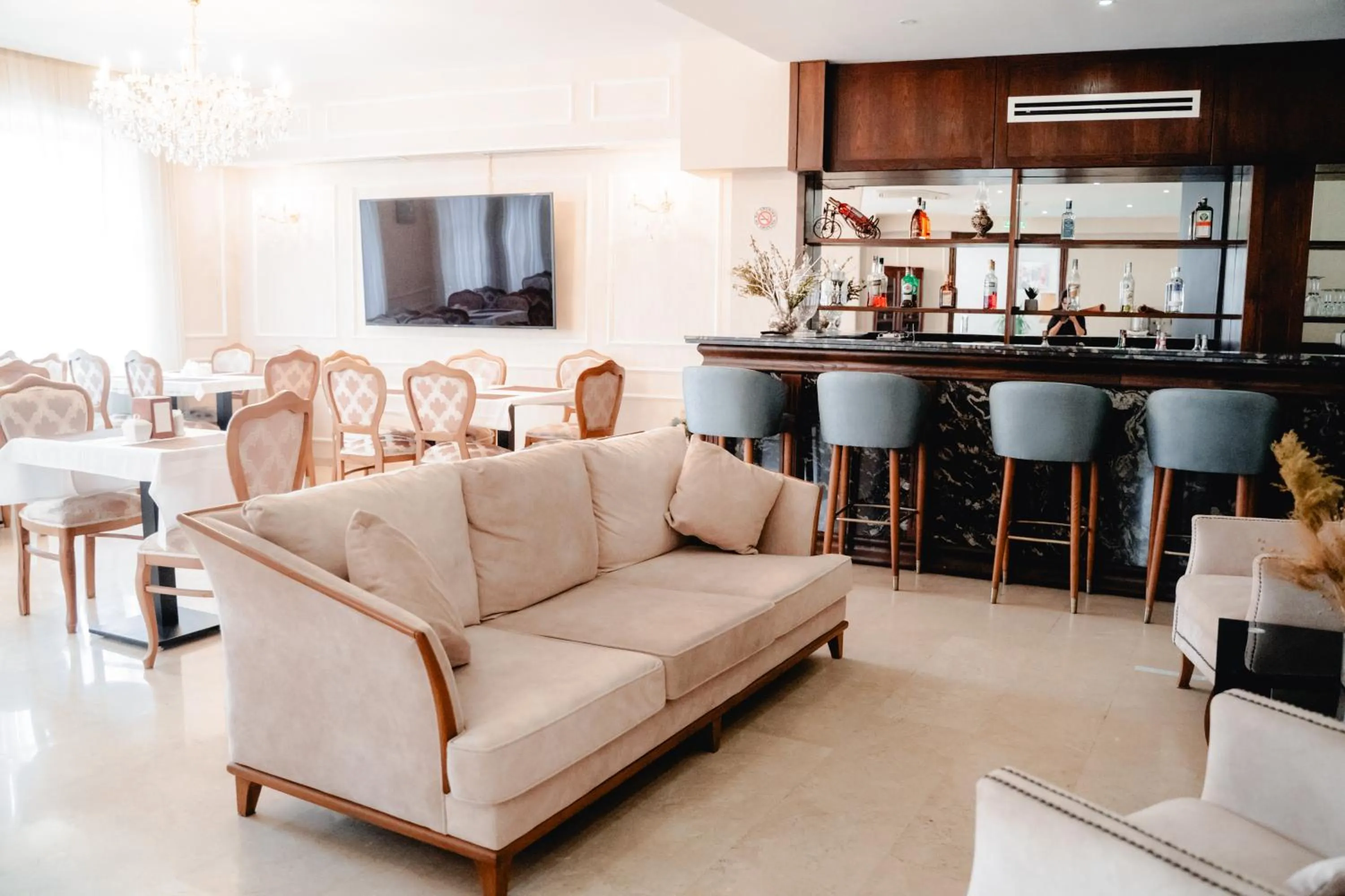 Restaurant/places to eat in Sota Metekhi Hotel Tbilisi