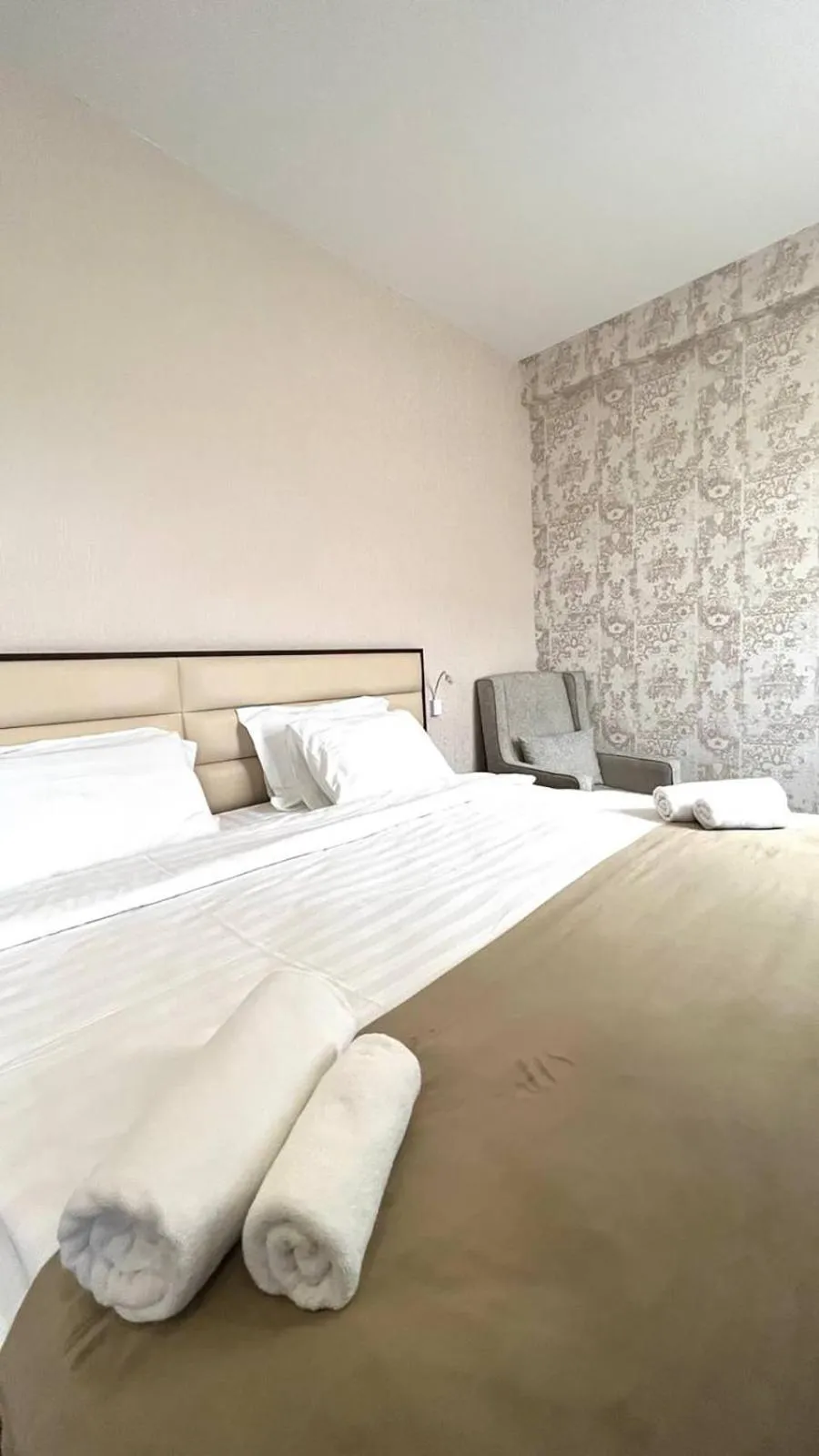 Bed in Marmenio Hotel