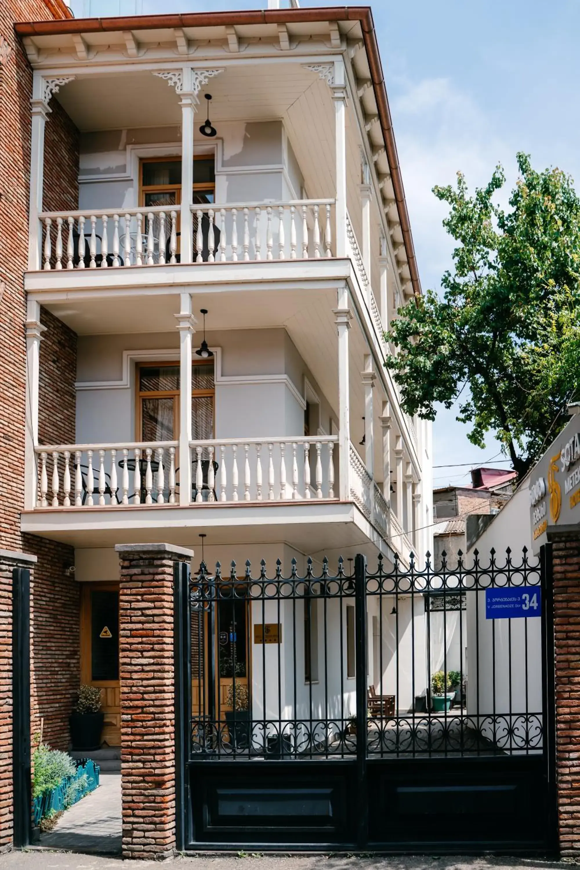 Property building in Sota Metekhi Hotel Tbilisi Property building in Sota Metekhi Hotel Tbilisi