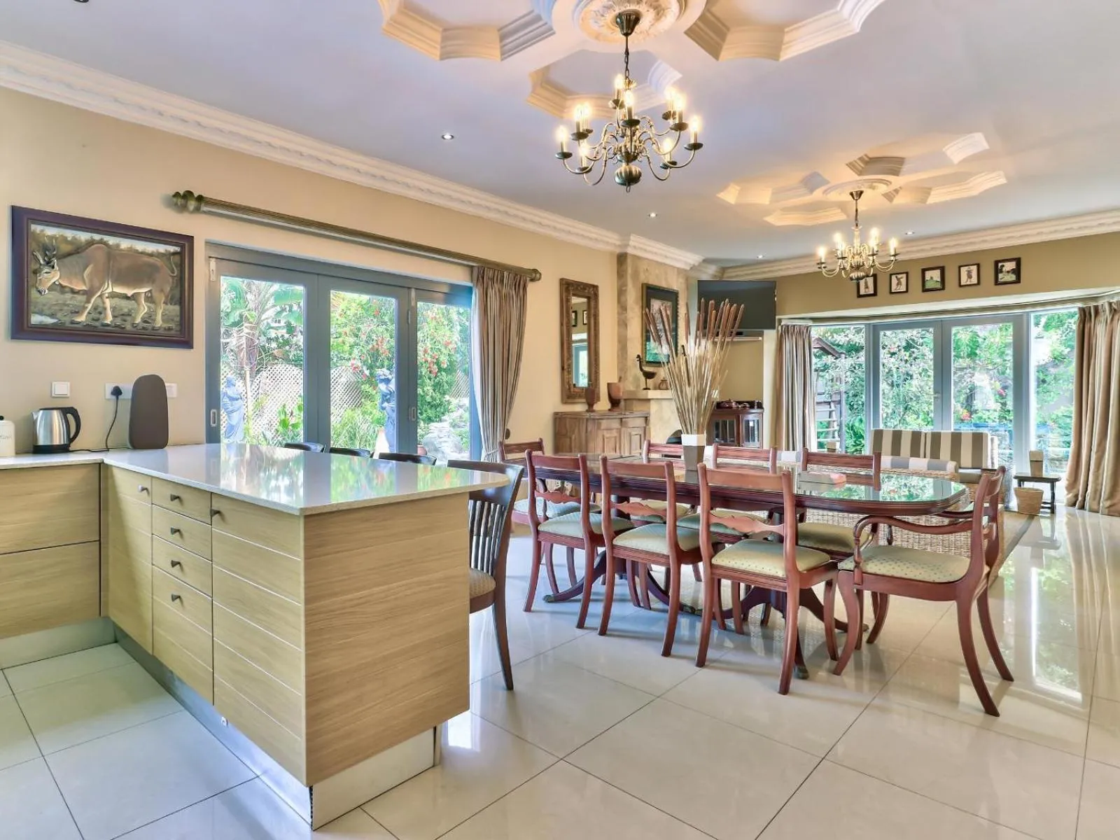 Dining area in Villa Jesdene